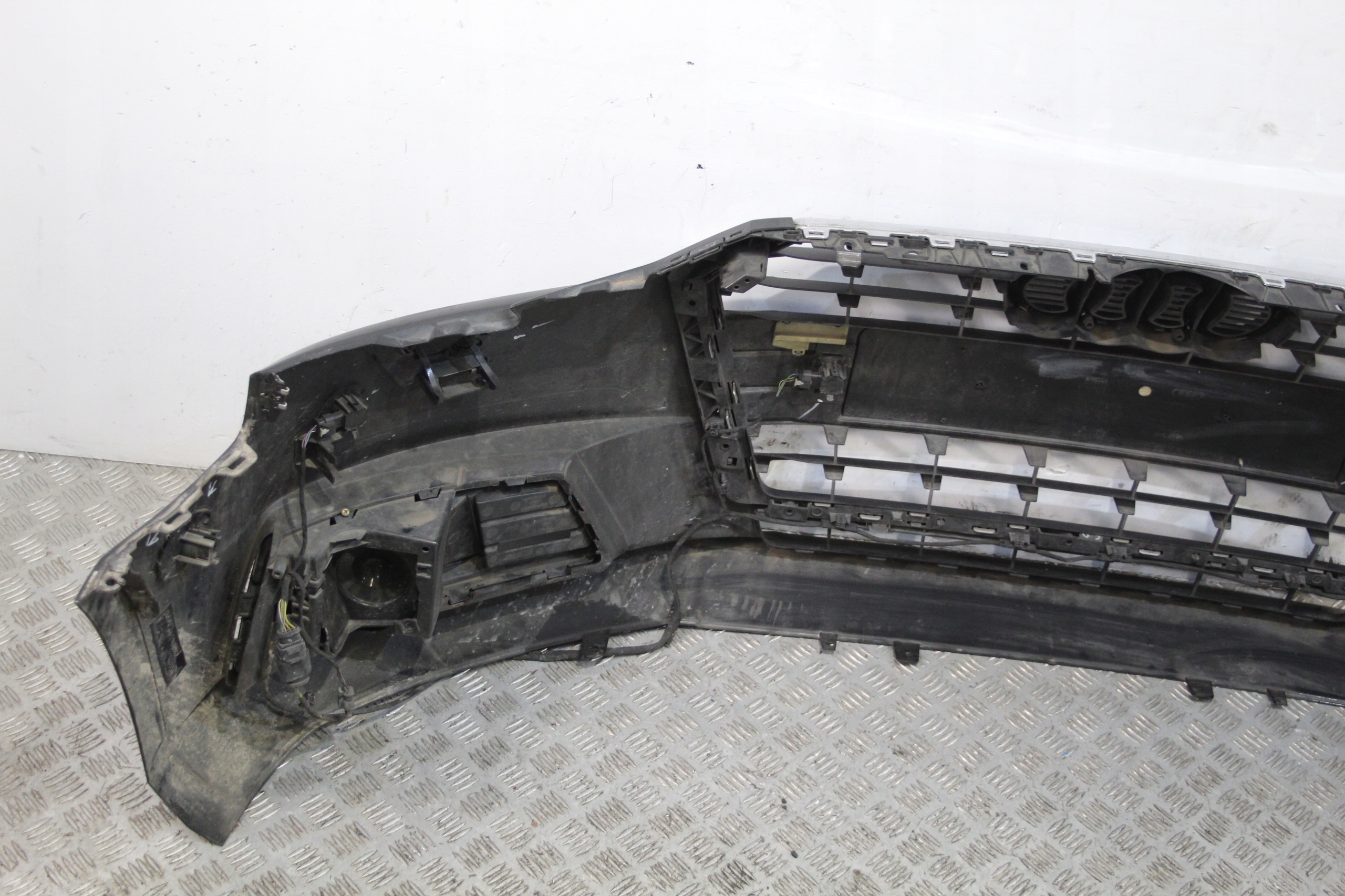 bumper front 6X PDC below radar AUDI A4 B9 8W 8W0