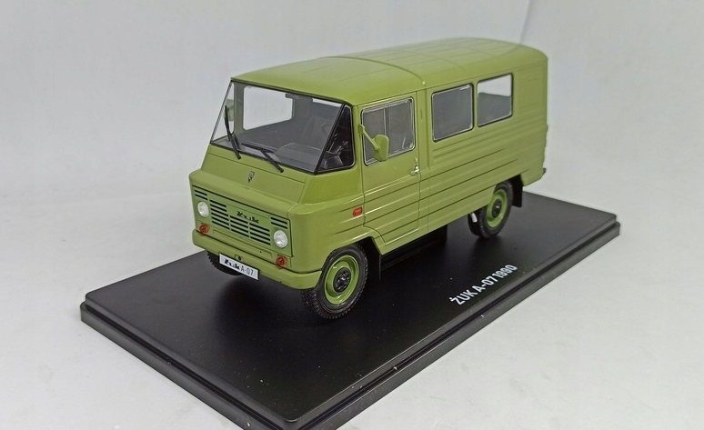 Auta PRL-u- Žuk A-07 Hachette 1:24