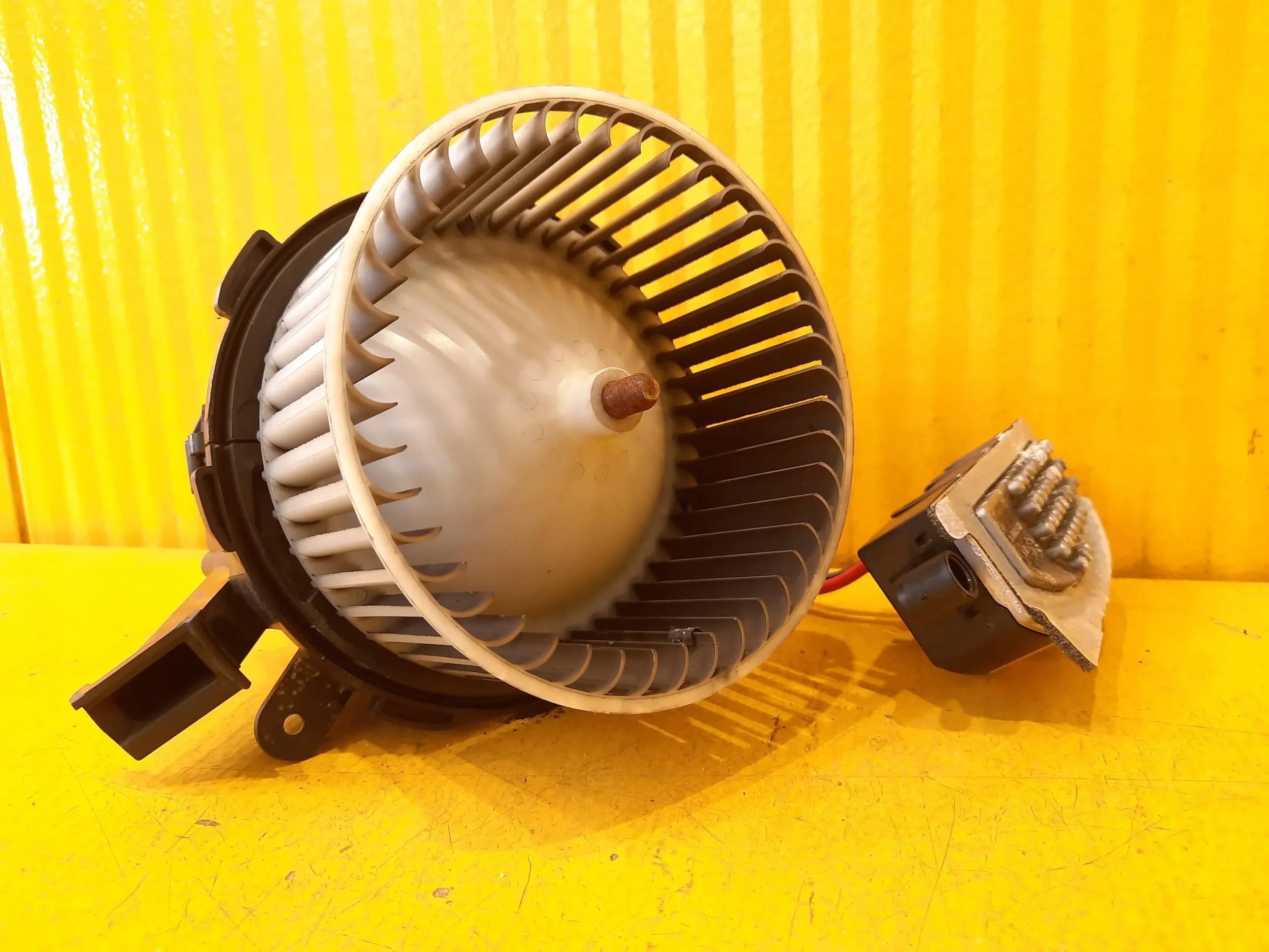 Porsche Macan 95B WENTYLATOR DMUCHAWY 8T0820521F Numer katalogowy części 8T0820521F