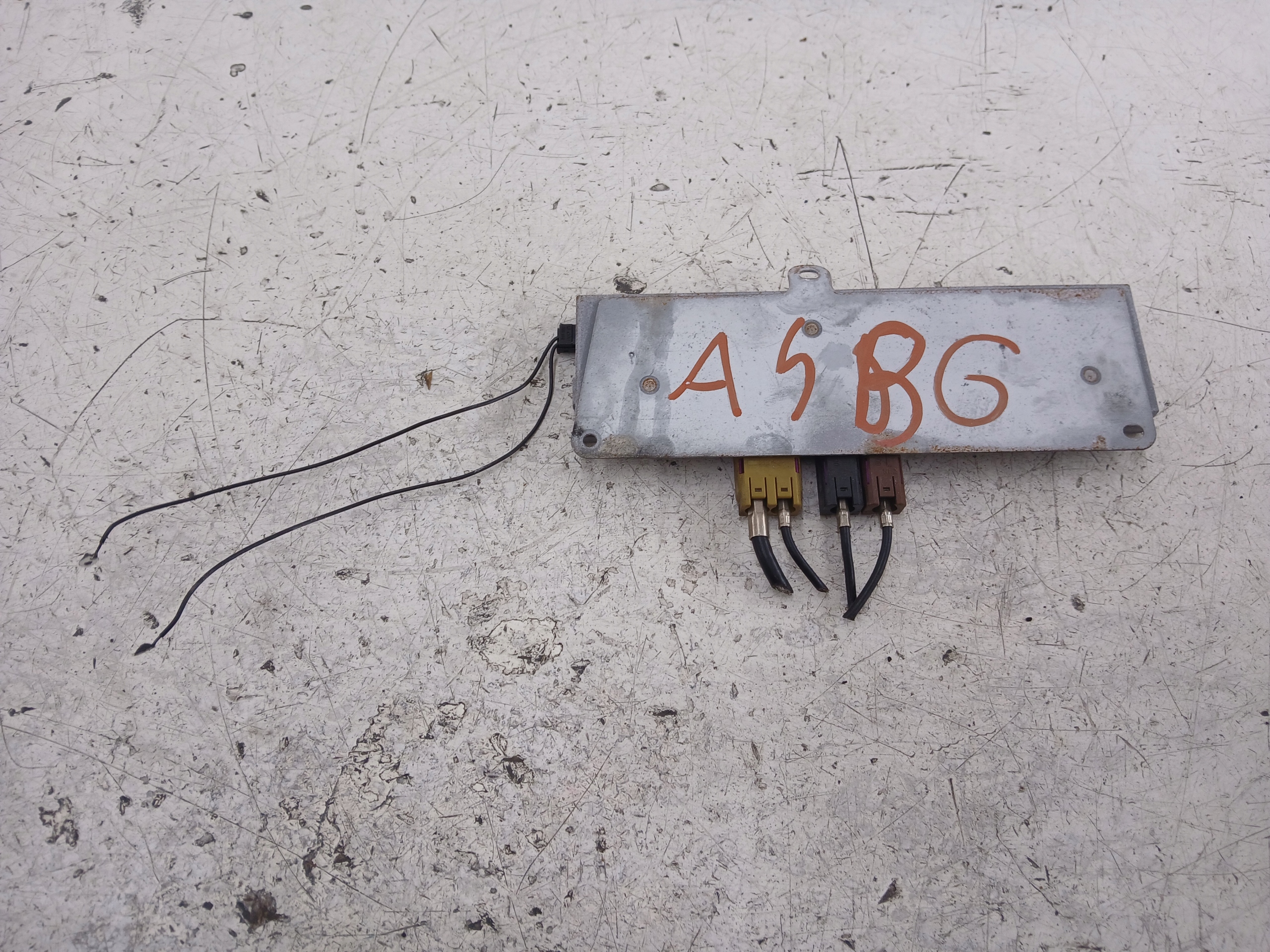 AUDI A4 B6 B7 module antenna amplifier 8E9035225B