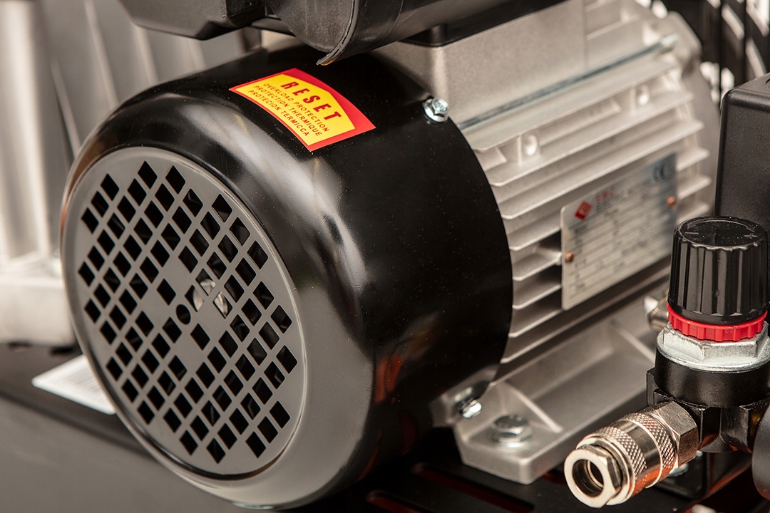 Kompresor olejowy 150l, 230V Moc silnika 2.2 KM