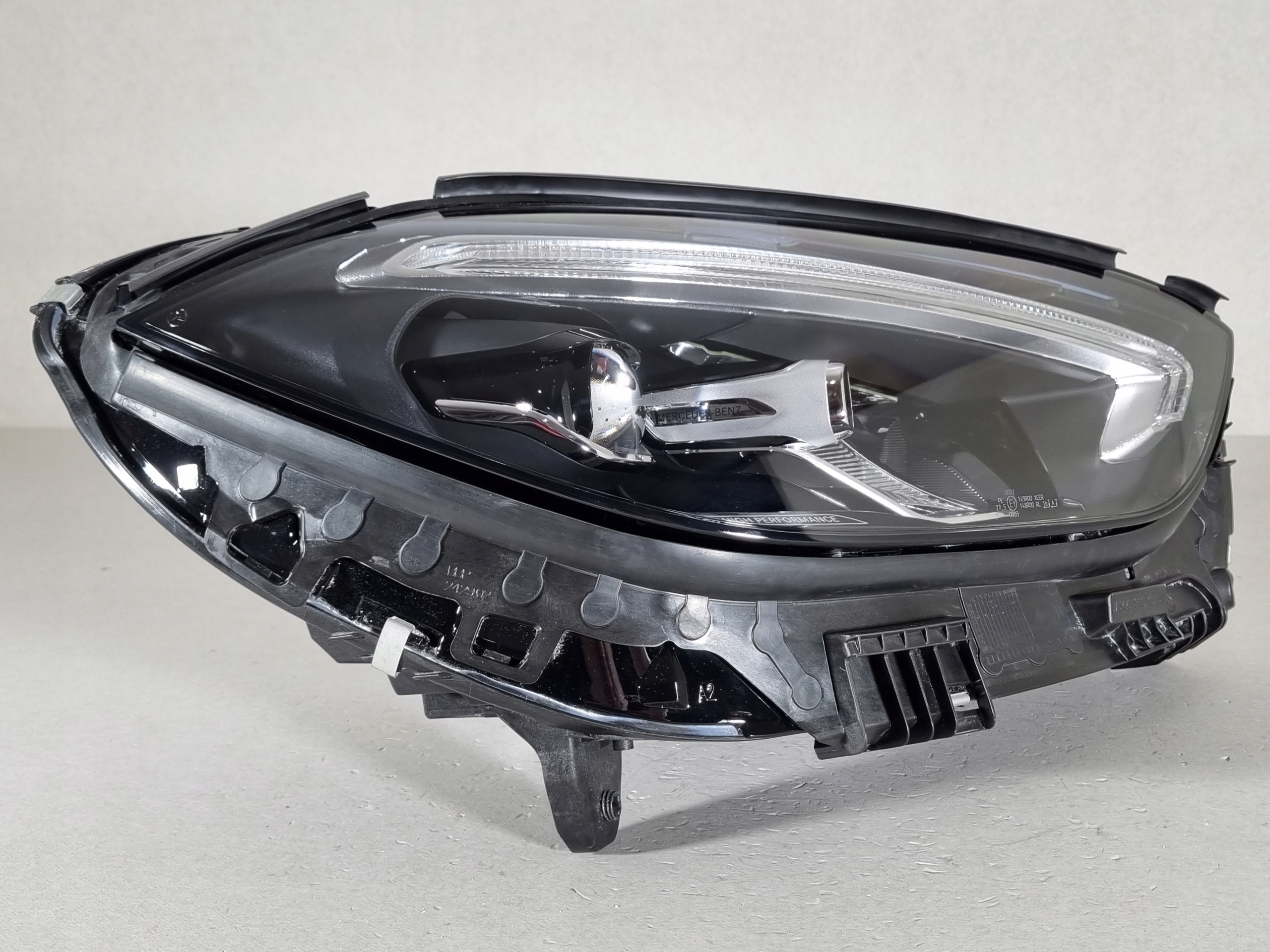 MERCEDES C-klasa W206 FULL LED LAMPA PRAWA PRZÓD Strona zabudowy prawa