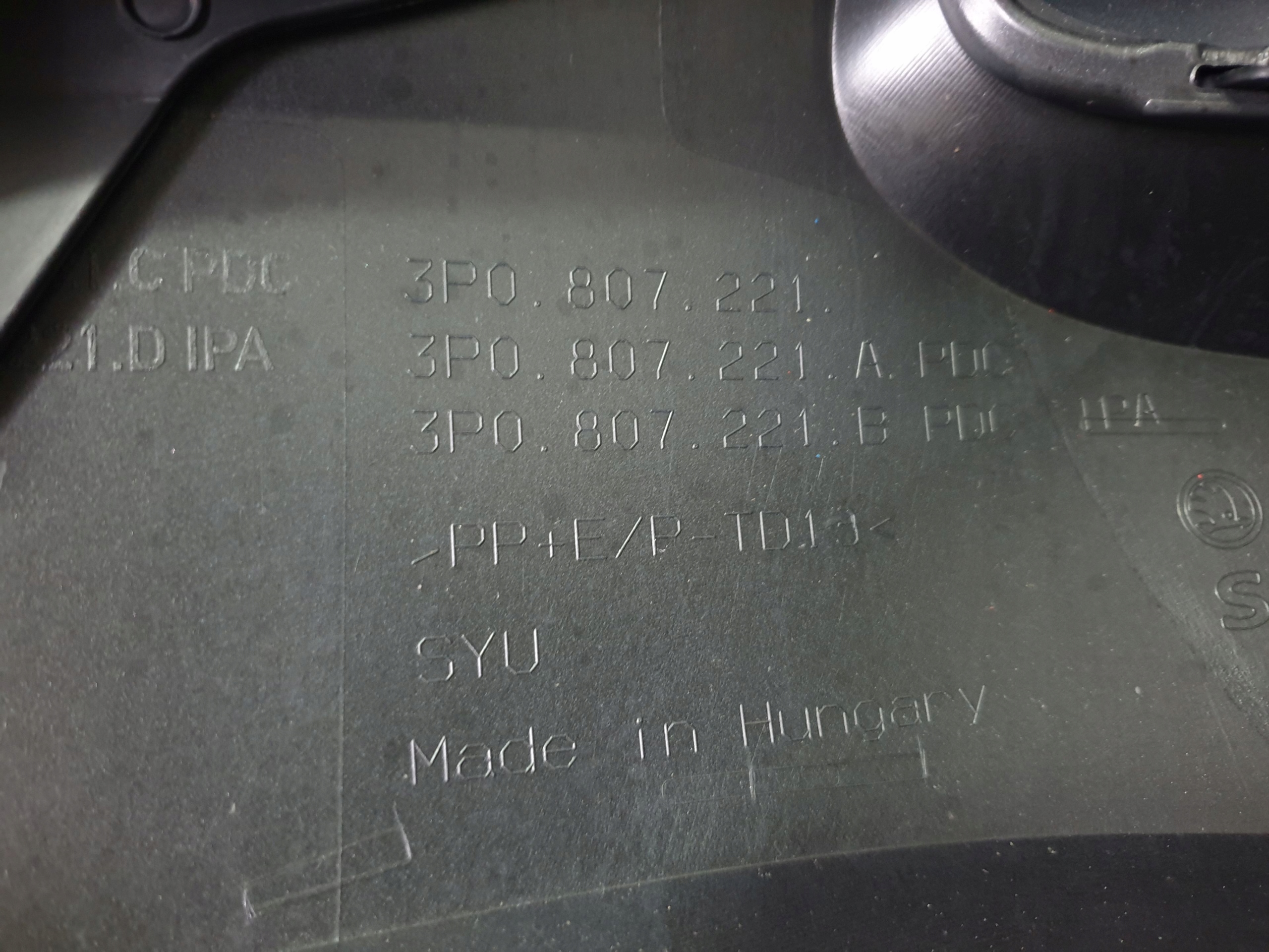 SKODA SUPERB IV 3P0 23-> bumper front front 4 x PDC cover 3P0807221