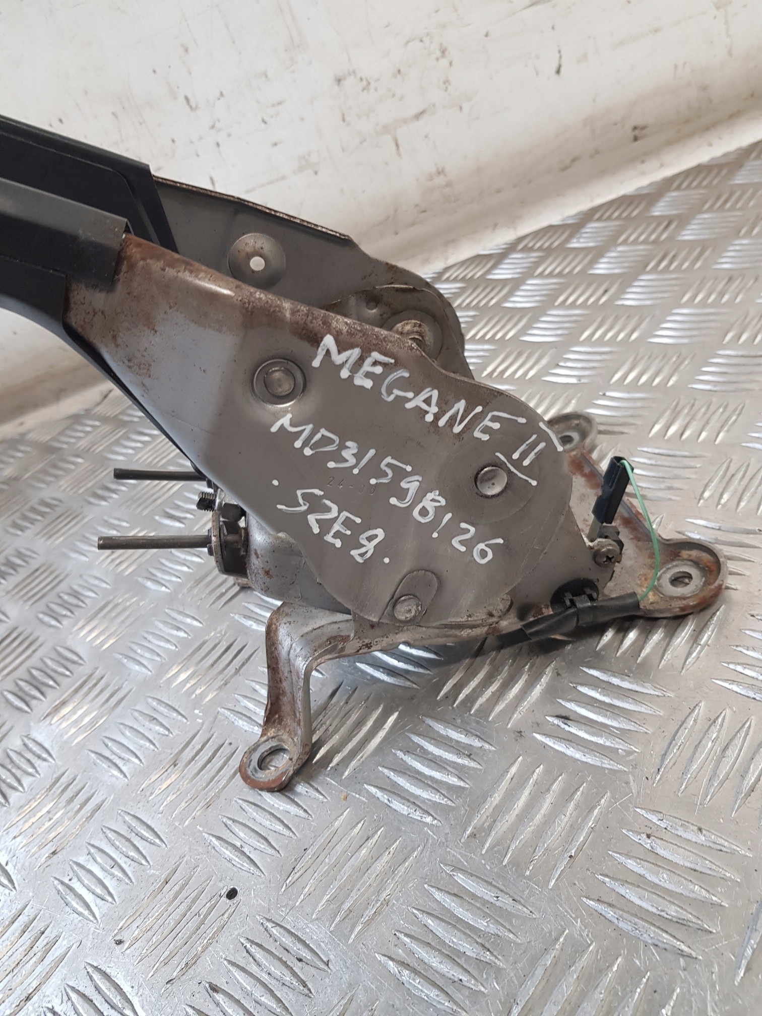 páčka elektrická brzda 8200273002 RENAULT MEGANE II 06R