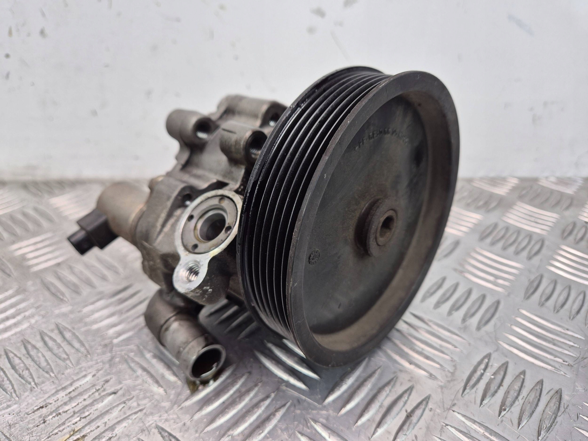 Mercedes E200 CGI W212 servo pump A0064666801