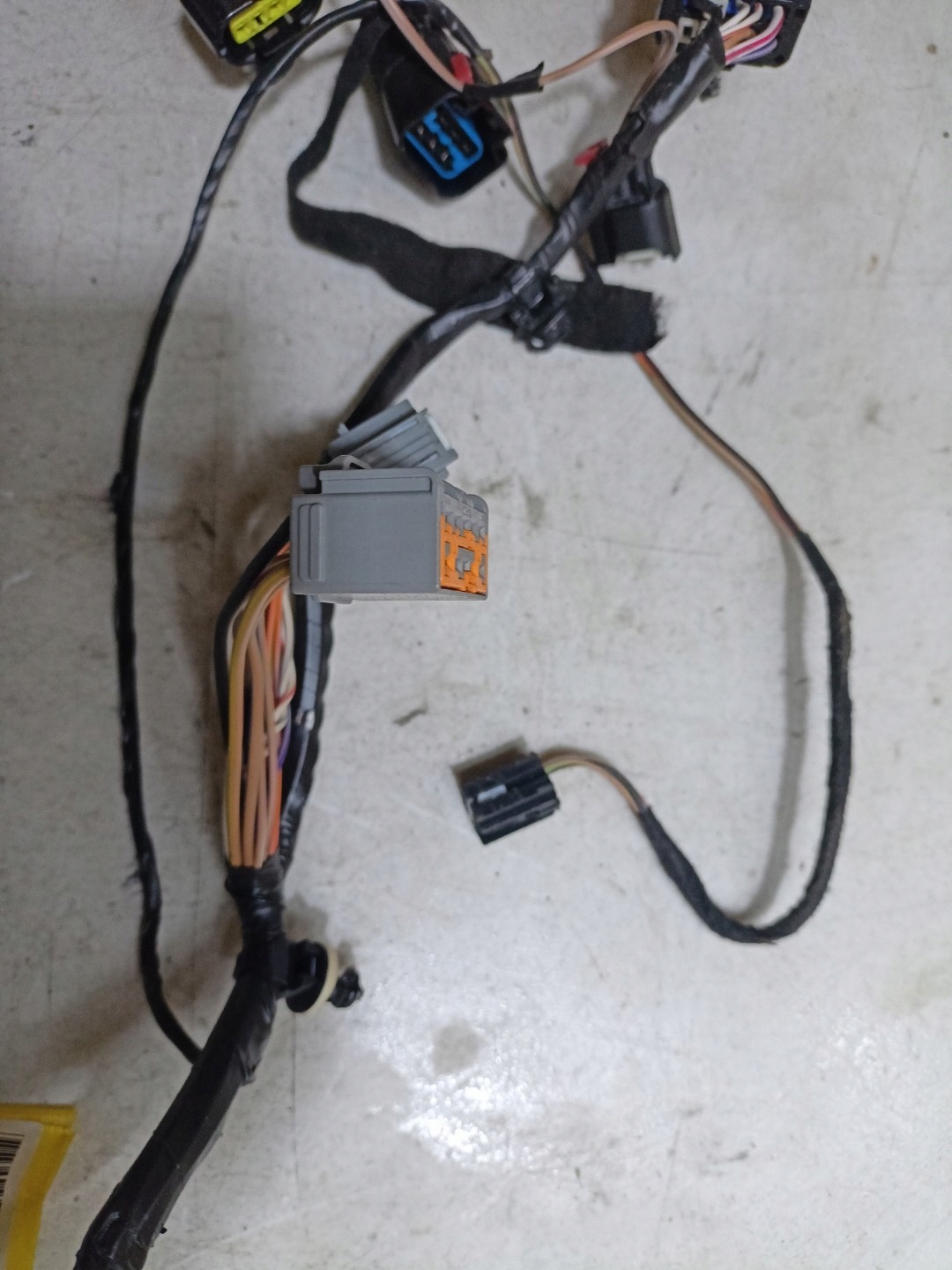 bundle wiring door rear part left side Chrysler Town and Country