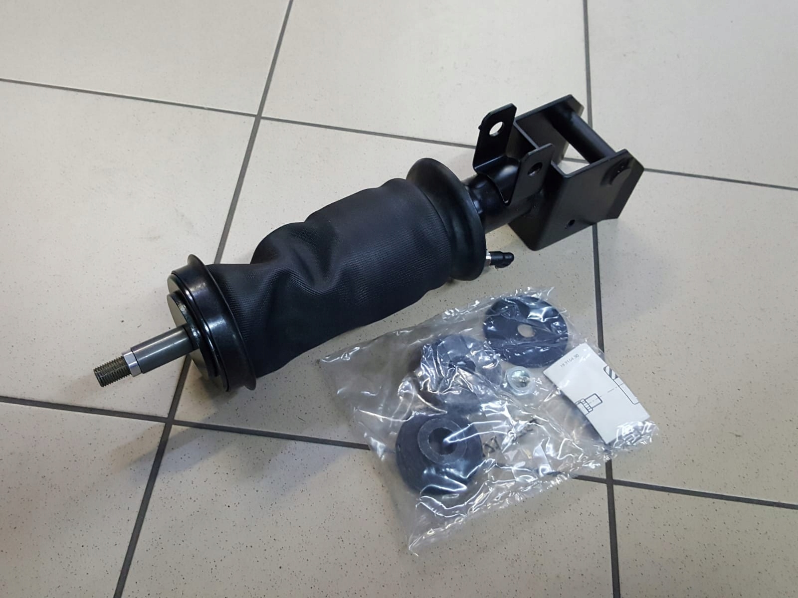 MONROE AMORTYZATOR DRGAŃ KABINY RENAULT CB0070 Producent części Monroe