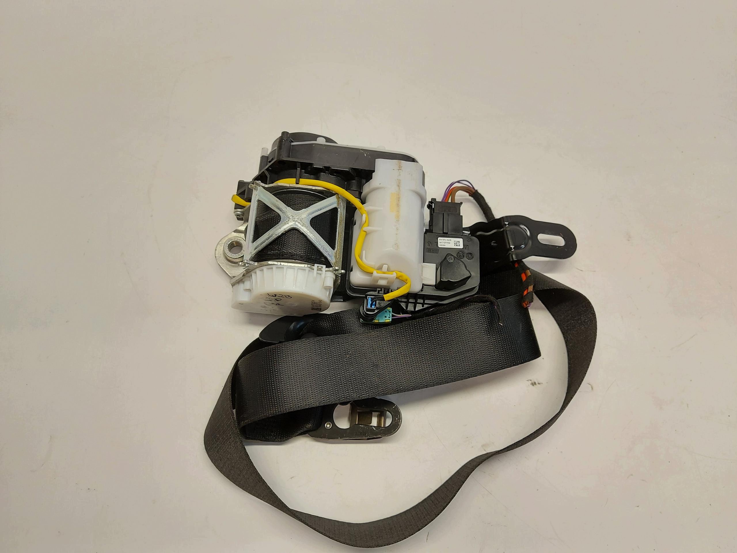MERCEDES W213 E300de Kombi seat belt front left
