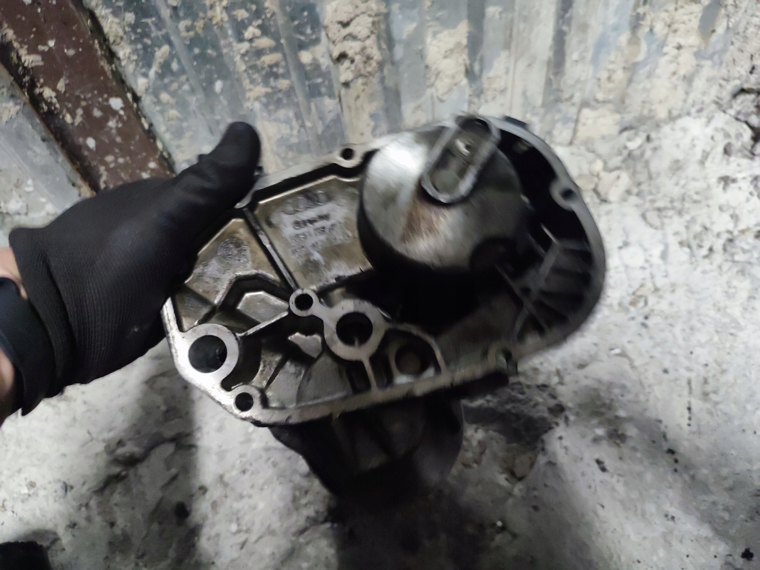 cover of a filter, oil AUDI A4 A6 2.5 TDI 059115405G