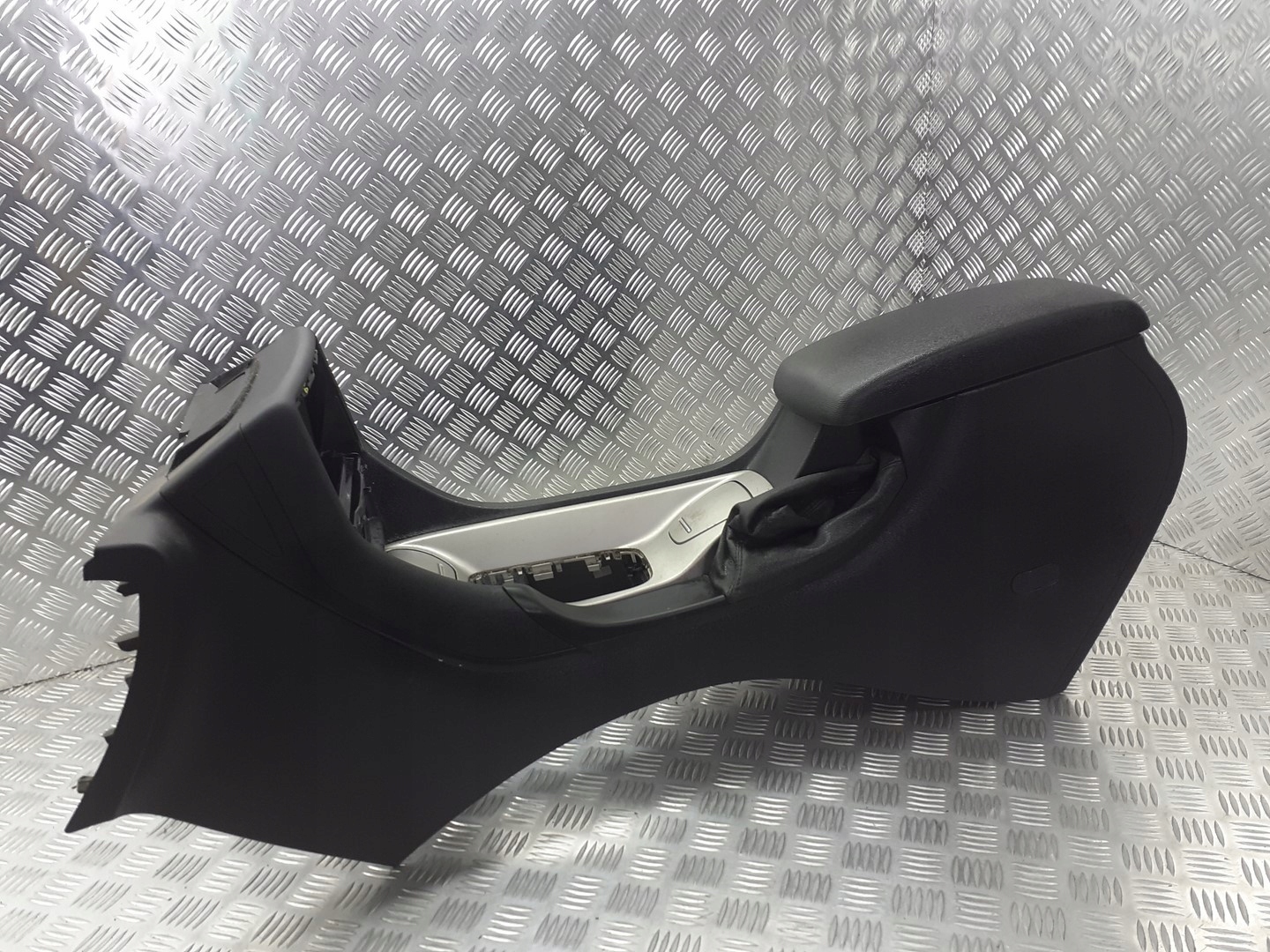 подлокотник CITROEN C5 9682469877