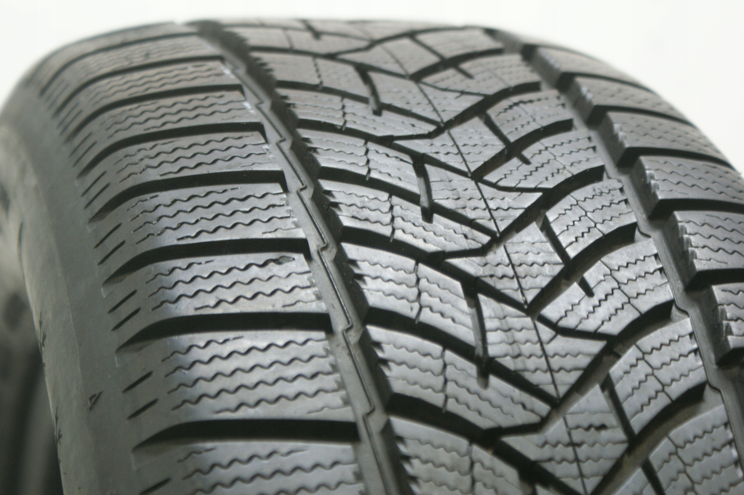 235 / 60R18 DUNLOP WINTER SPORT 5, 7,8 мм 2018