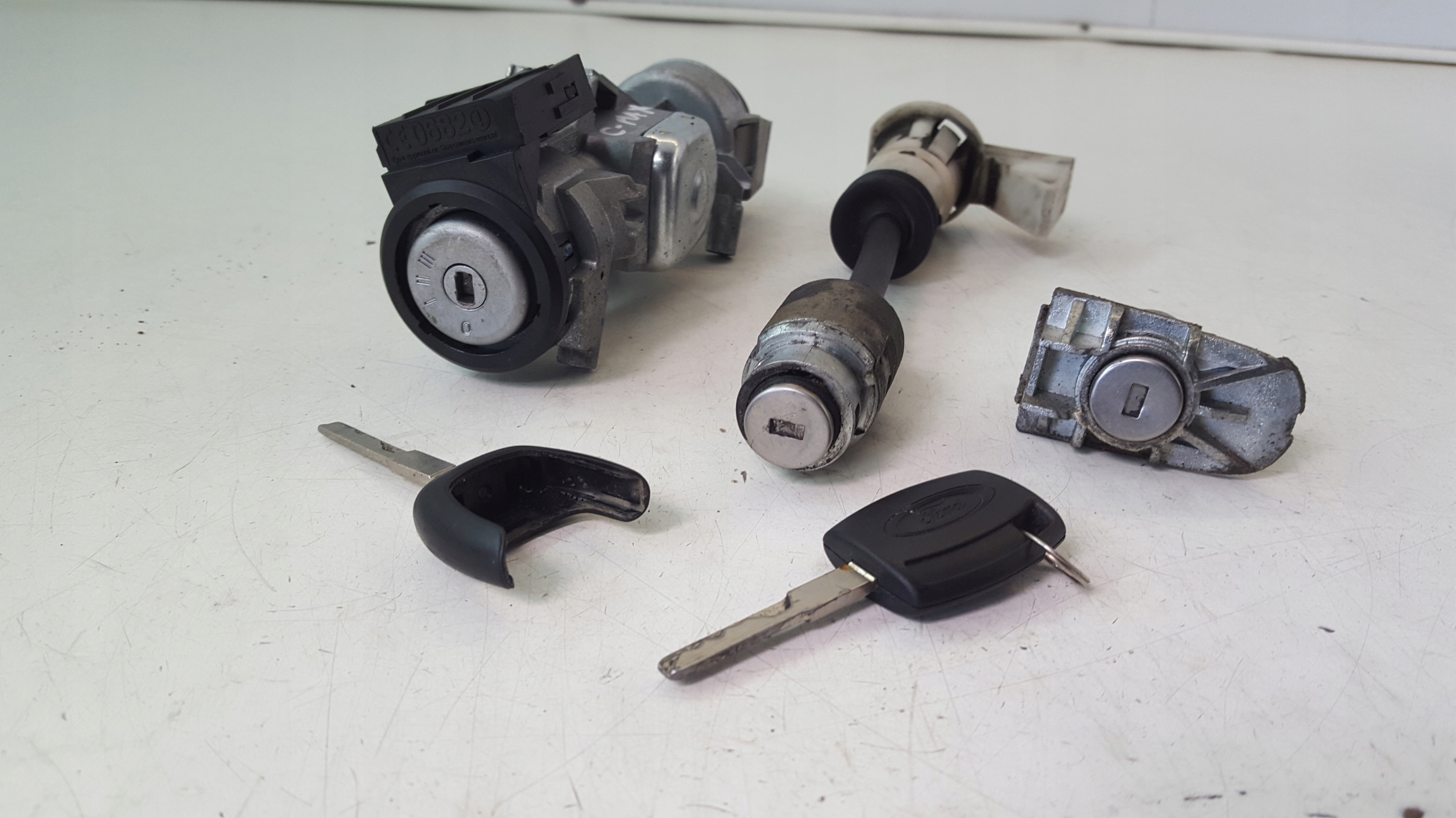 Allumage Insert otwieranie du capot Ford Focus C-MAX