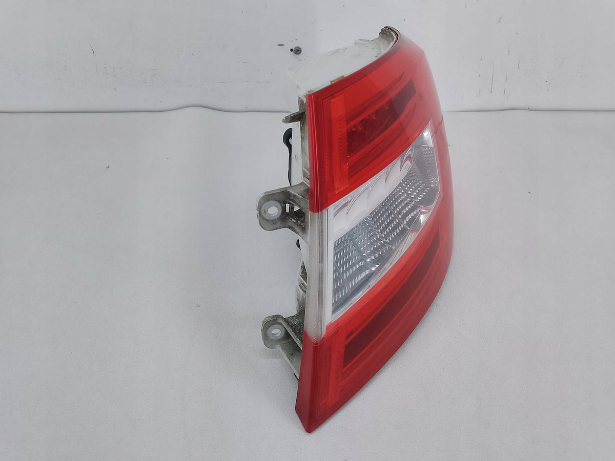 LAMPA TYLNA PRAWA SKODA OCTAVIA III 185311-02 LIFTBACK Typ samochodu Samochody osobowe