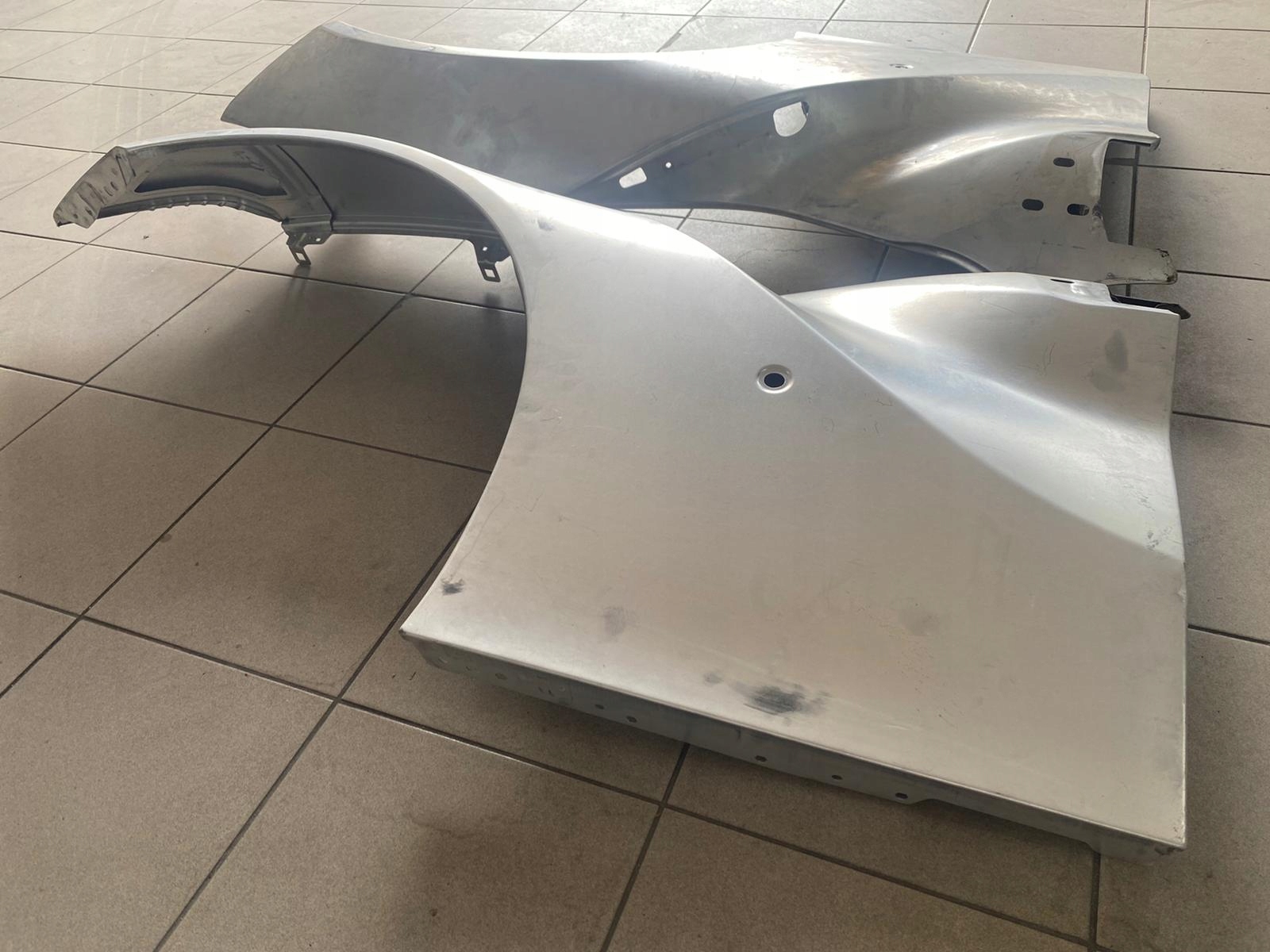 FERRARI F12 BERLINETTA BŁOTNIK PRZÓD PRAWY R NOWY Producent części Ferrari OE