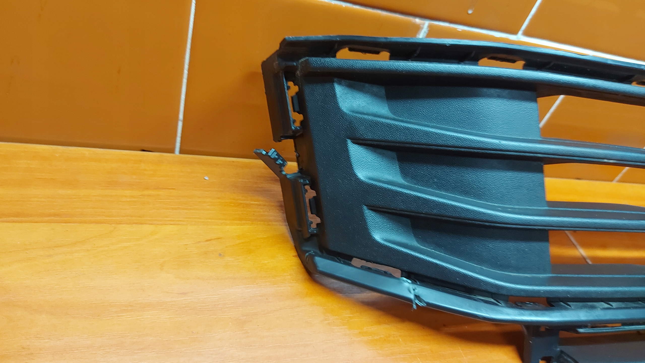 grid central of a bumper front front VW TOURAN II 15