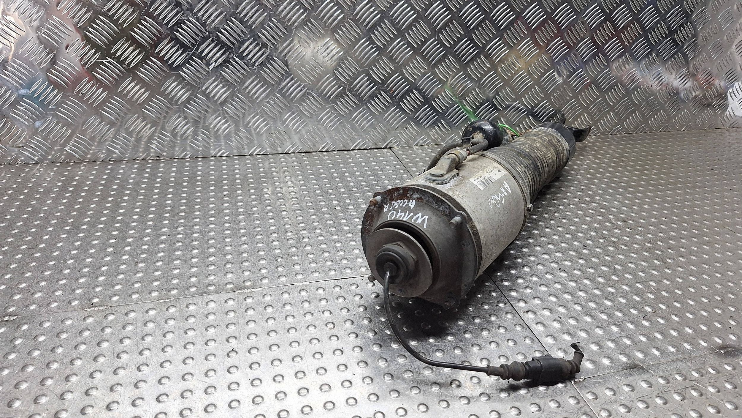 shock absorber PNEUMATYCZNY left front 3D0616039T VW PHAETON 3D 3.0 TDI