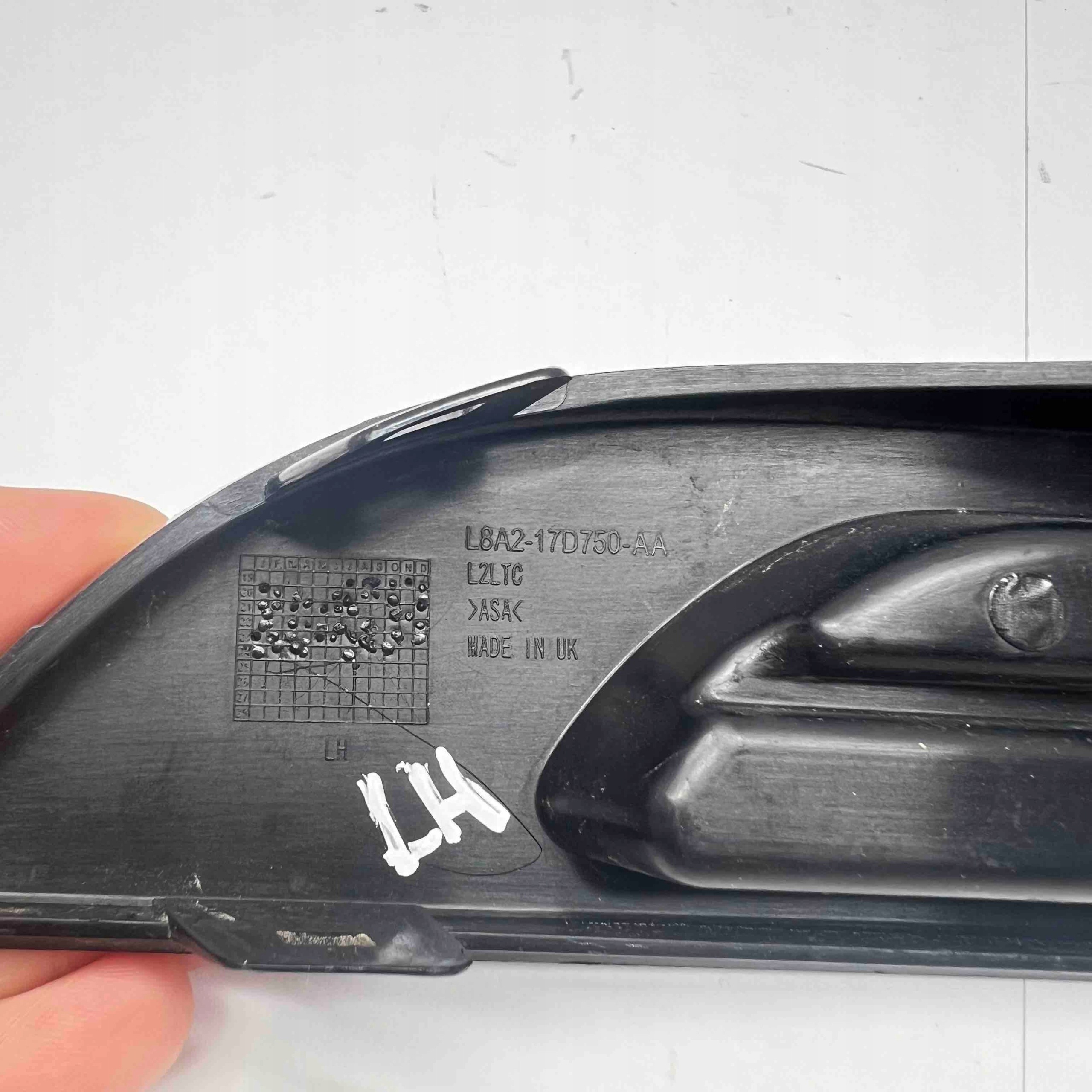 Range Rover Velar L560 covering left w bumper L8A2-17D750-AA