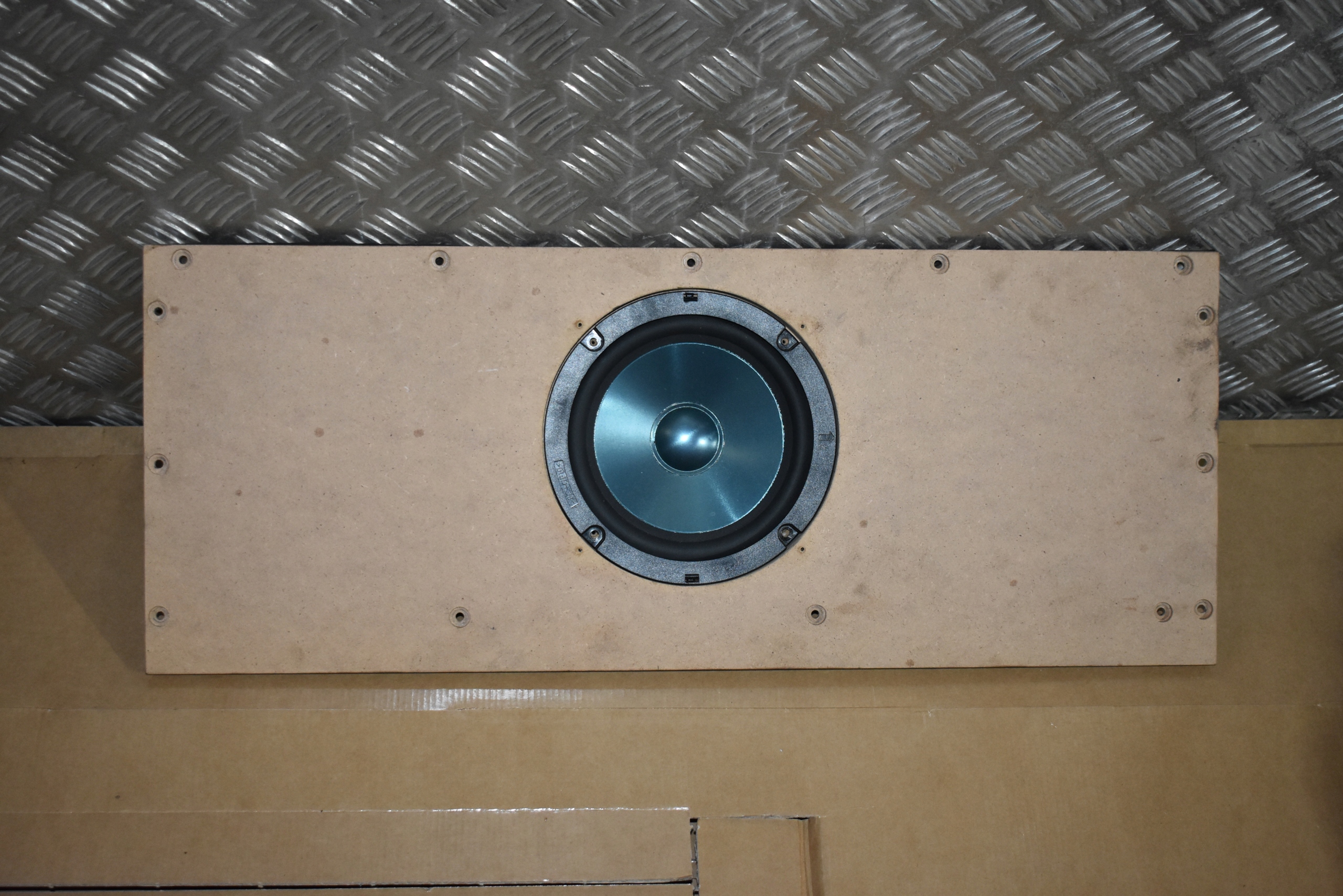 IDEALNY speaker SUBWOOFER MERCEDES W463 1