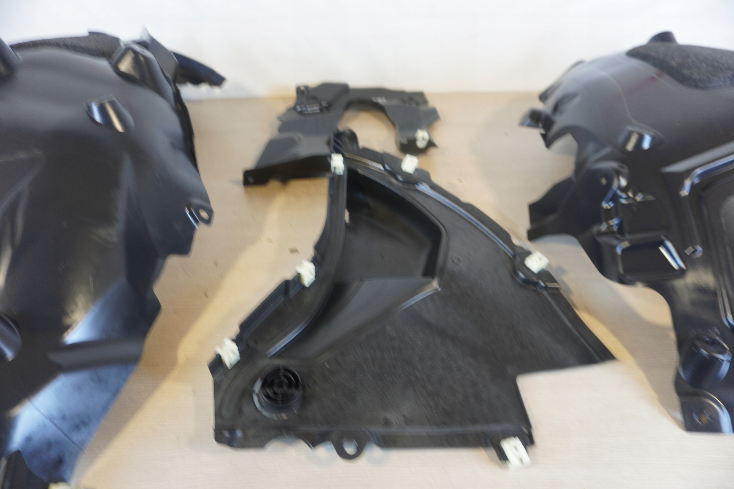 подкрылок перед левый BMW i5 G60 G61 5A036D3