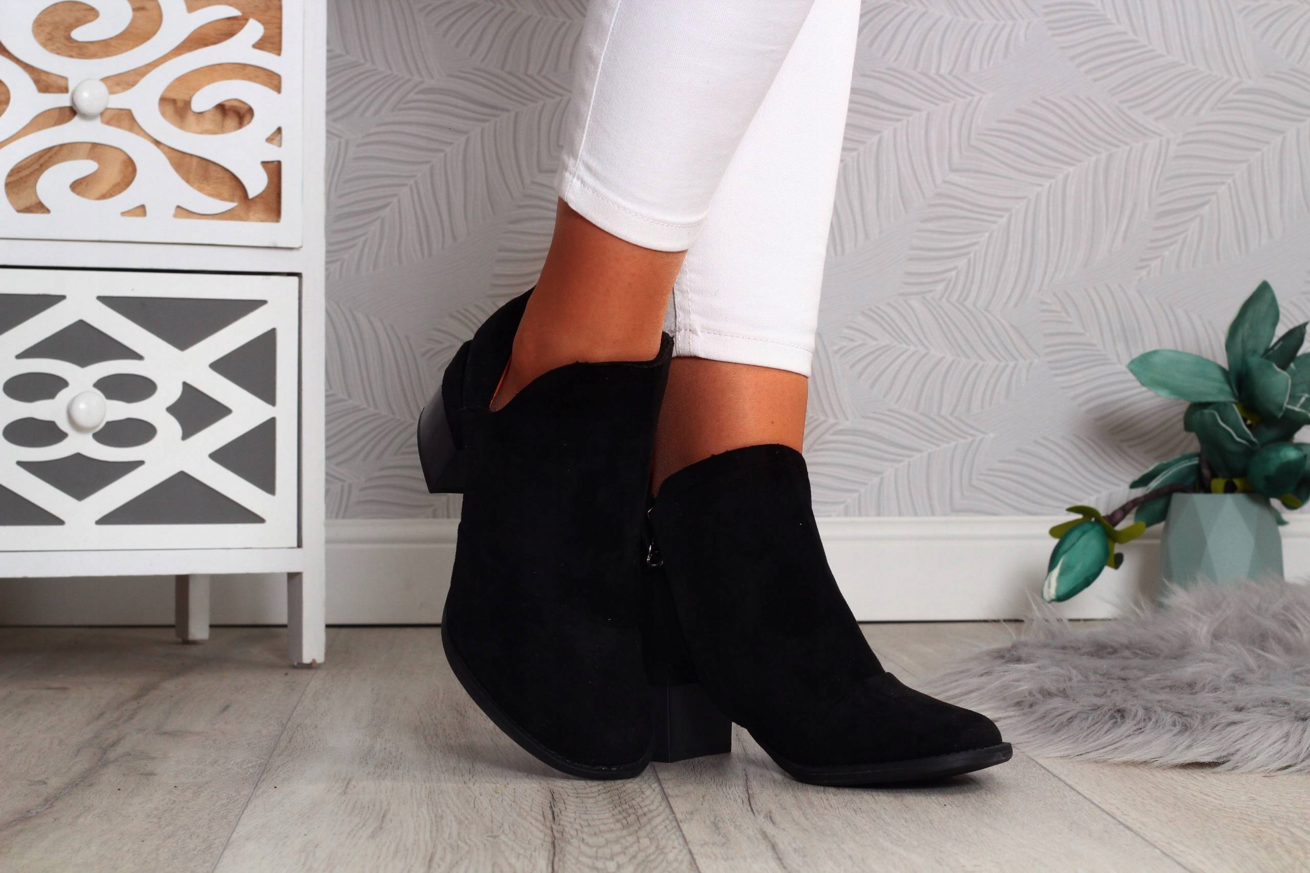 BOTKI BUTY DAMSKIE ELEGANCKIE SŁUPEK Z WYCIĘCIEM Długość wkładki 24 cm