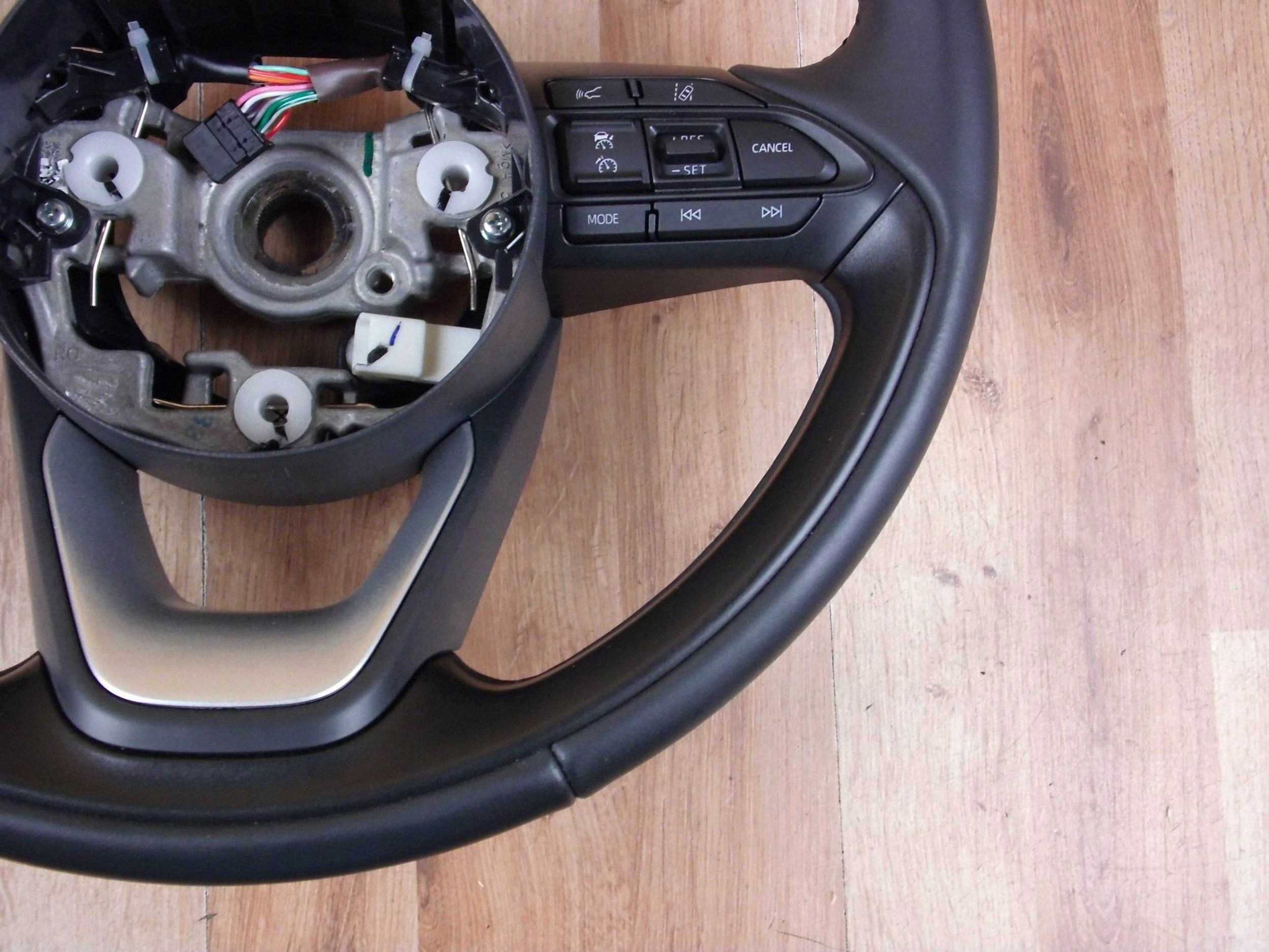 Toyota Yaris Cross steering wheel, heated