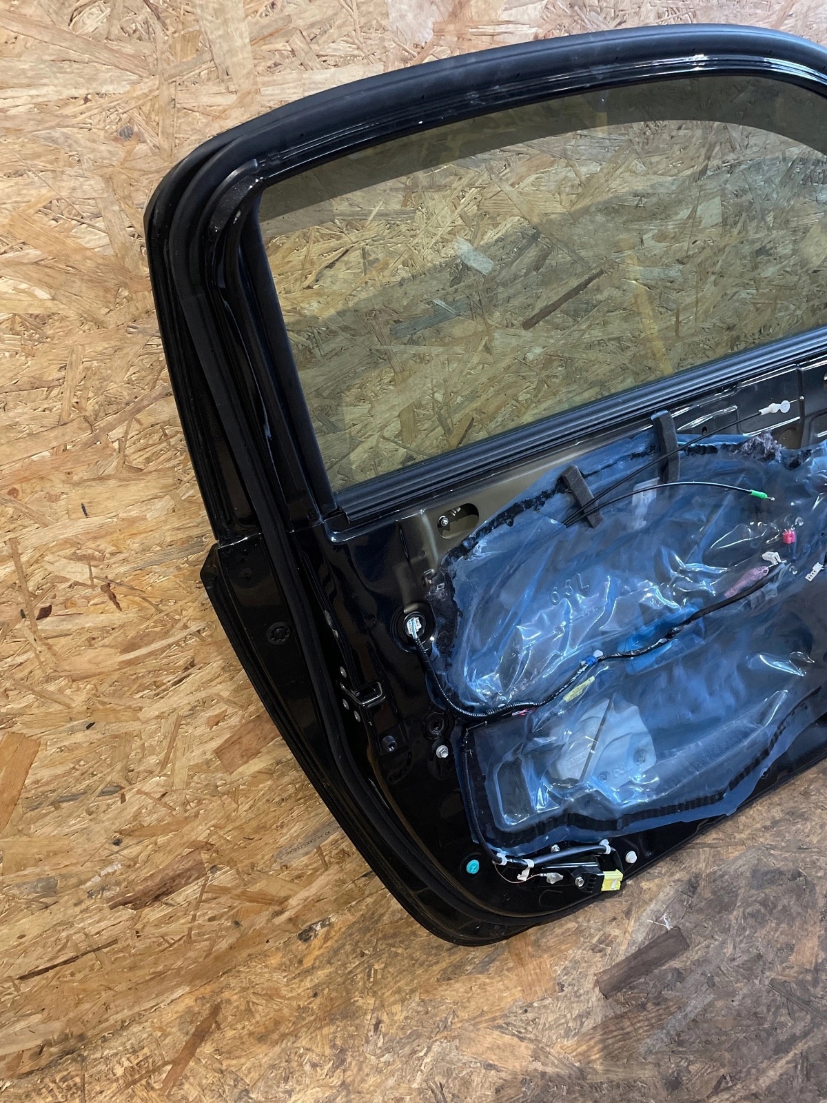 door front front left Toyota IQ black,