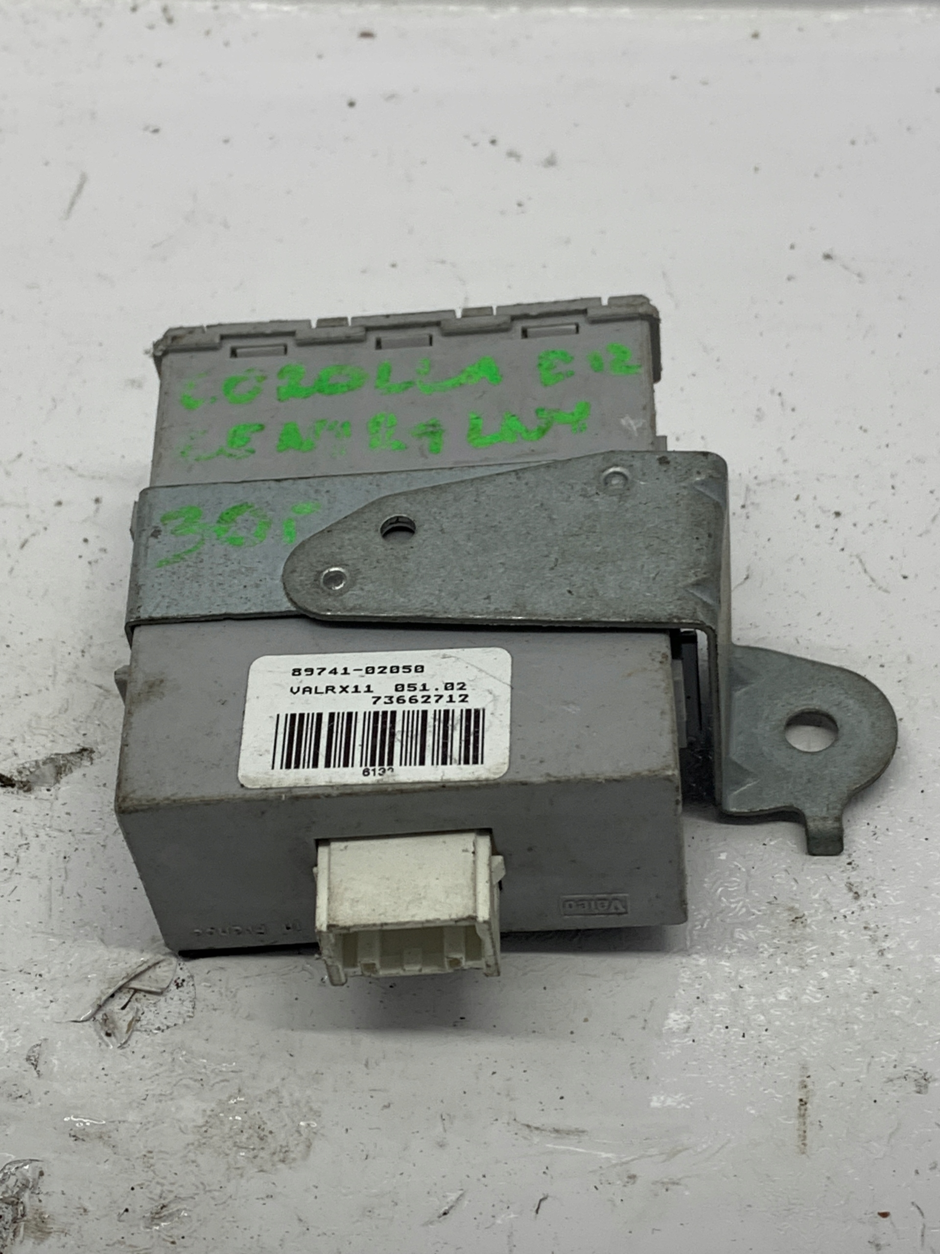 module control unit of a lock central 89741-02050 TOYOTA