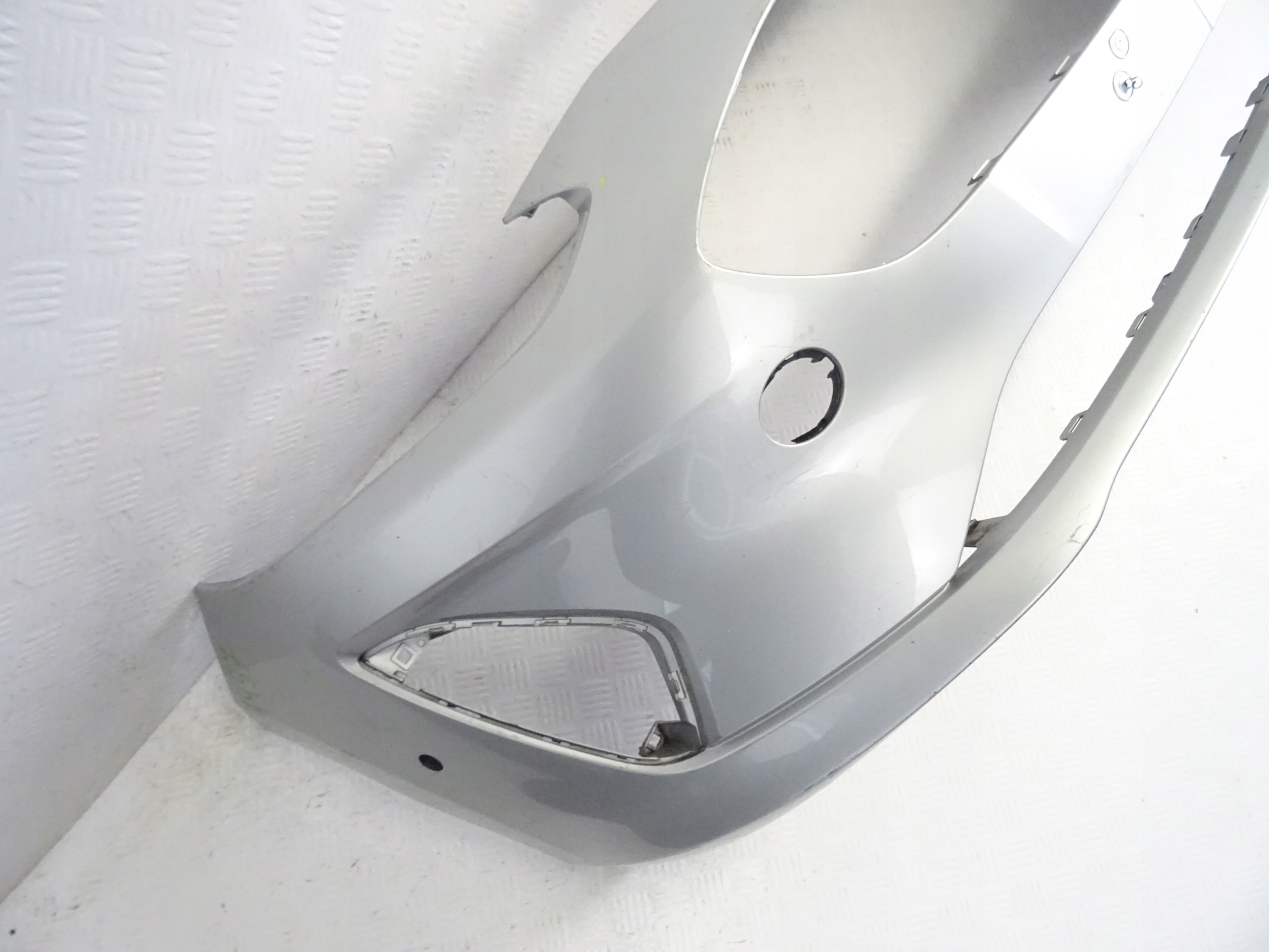 Ford Fiesta MK8 nárazník predok predný