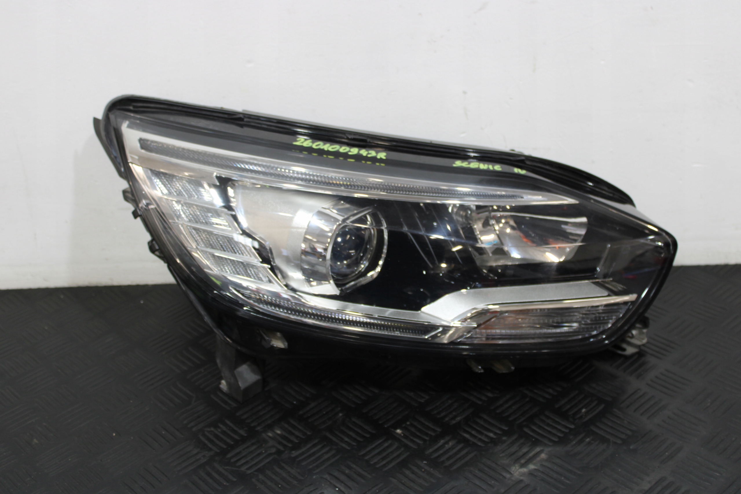 light right front front 260100943R RENAULT SCENIC IV 4