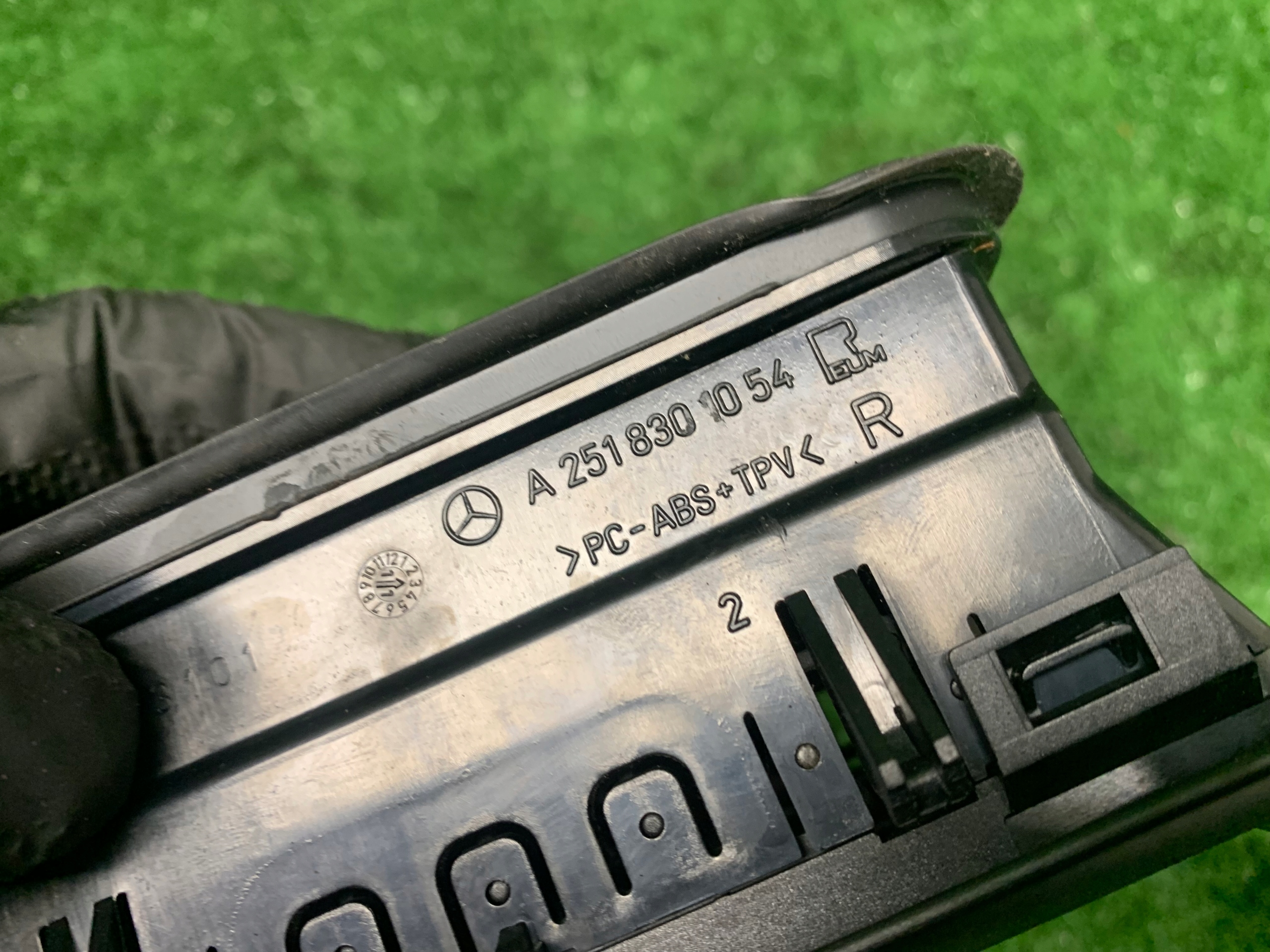 MERCEDES R-class W251 KRATKI grid air conditioning devices 2518301054