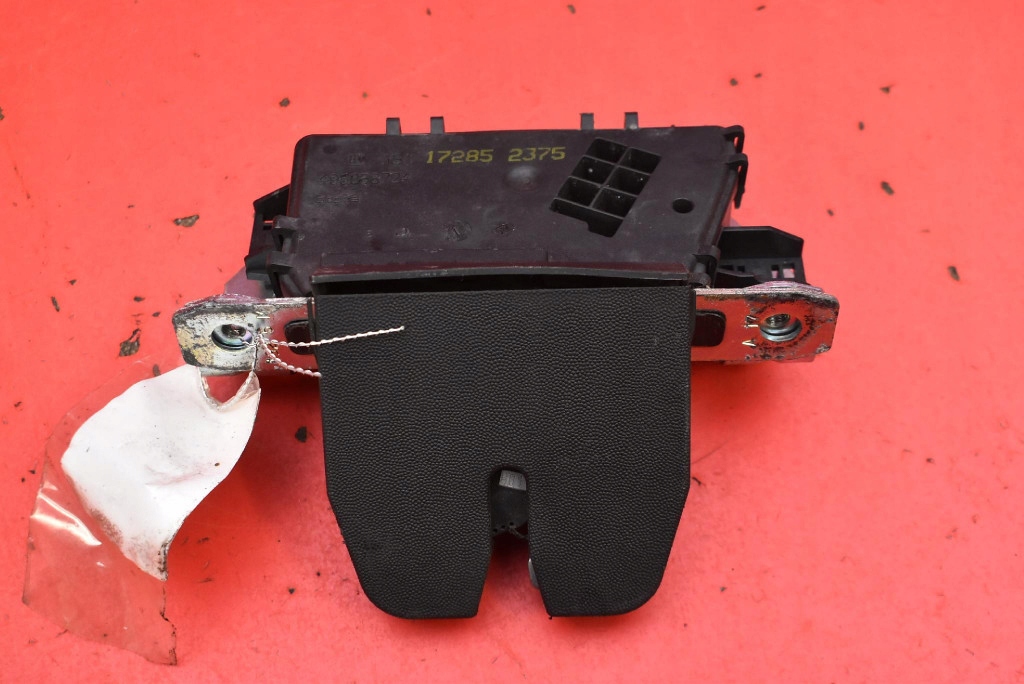 lock bonnet rear part boot 13117285 OPEL ZAFIRA B 05-10