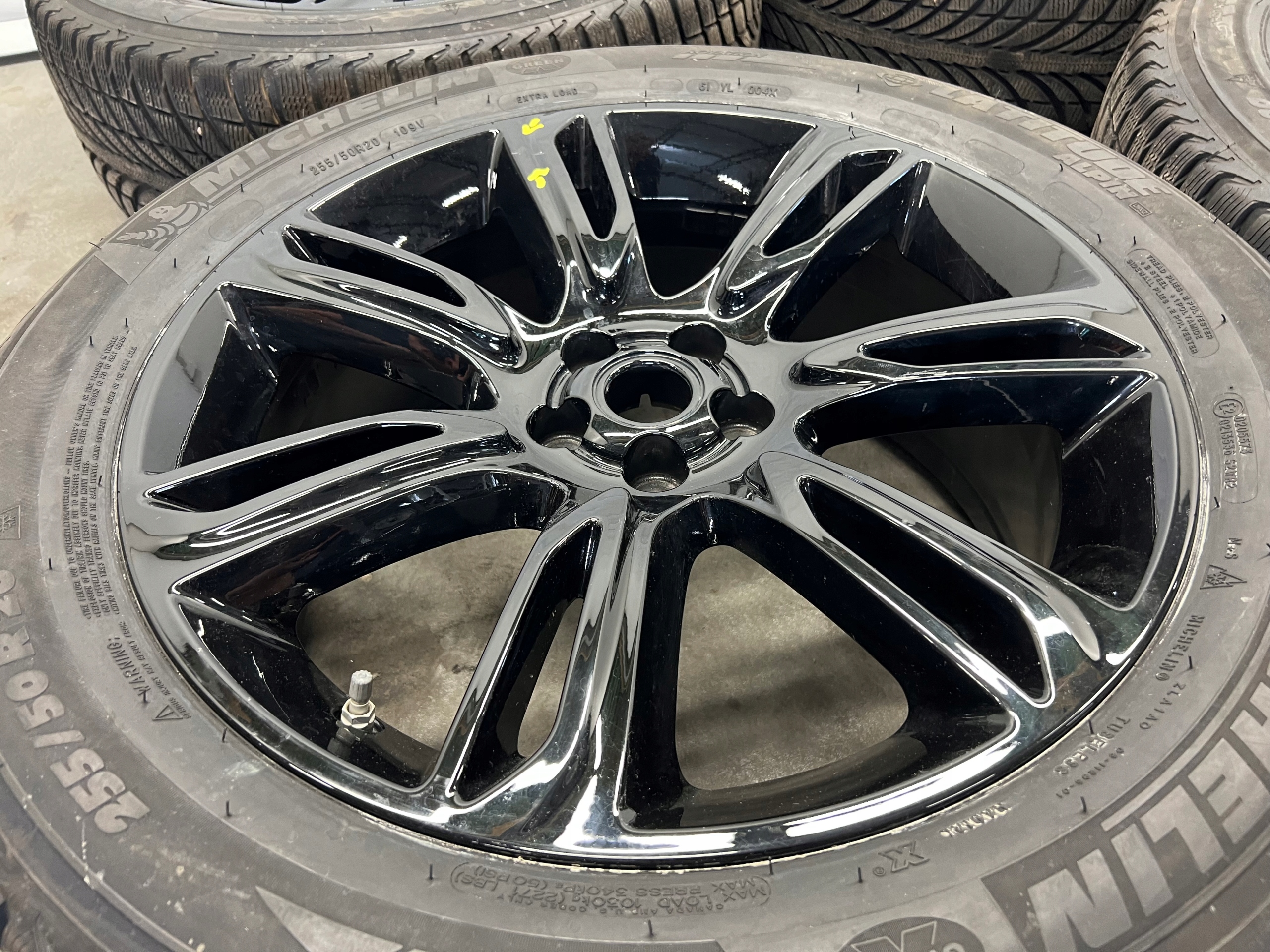 RANGE ROVER VELAR L560 wheels discs 20'' tyres winter 255/50/20 J8A2-1007-FA