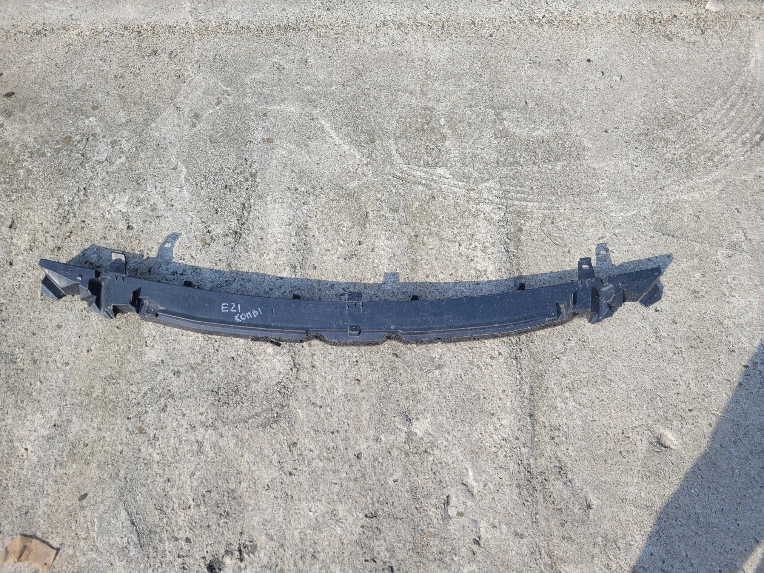 Corolla E21 Kombi HB - belka dolna zderzaka przód