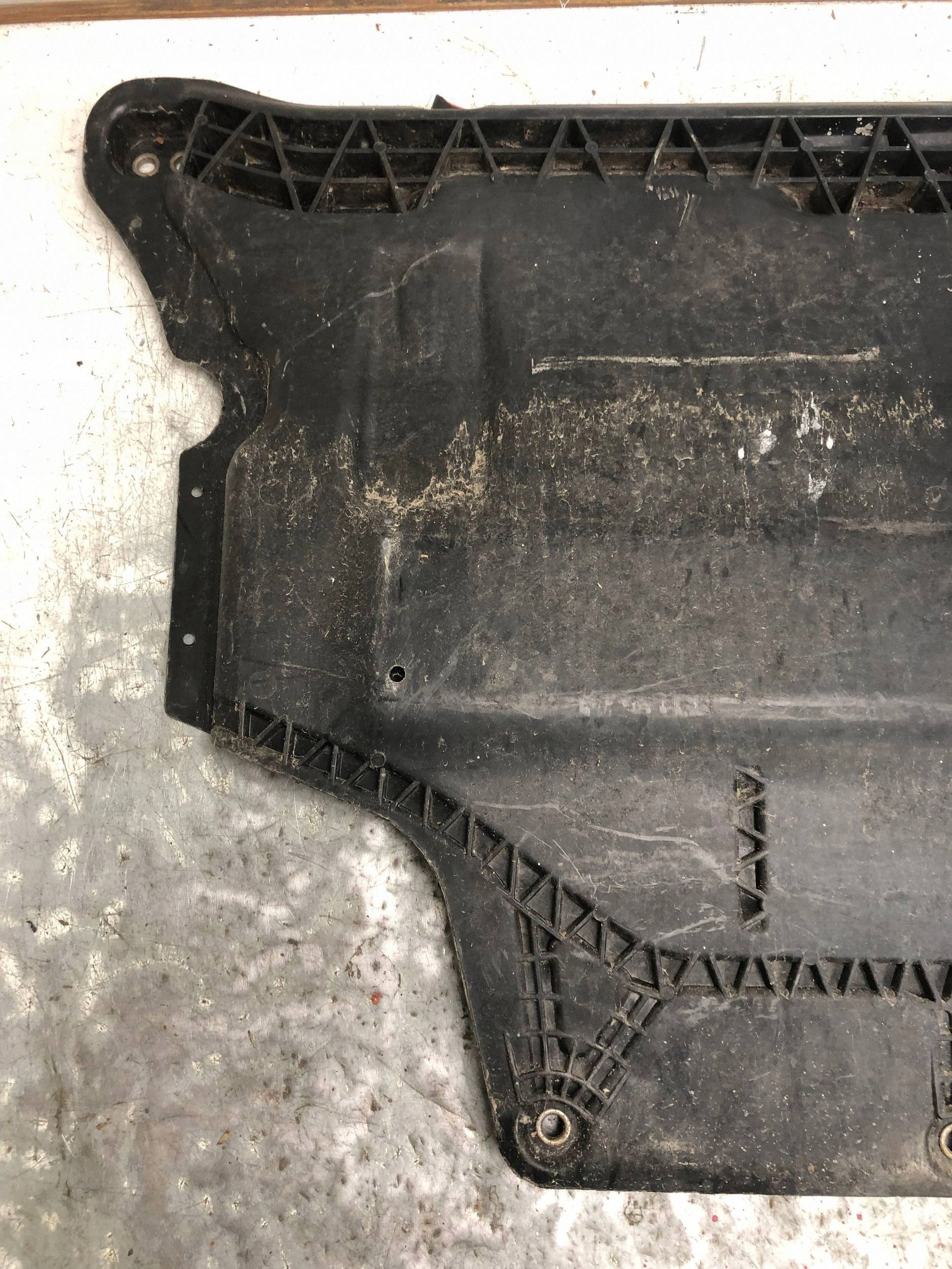cover below engine VW SKODA AUDI 5Q0825901