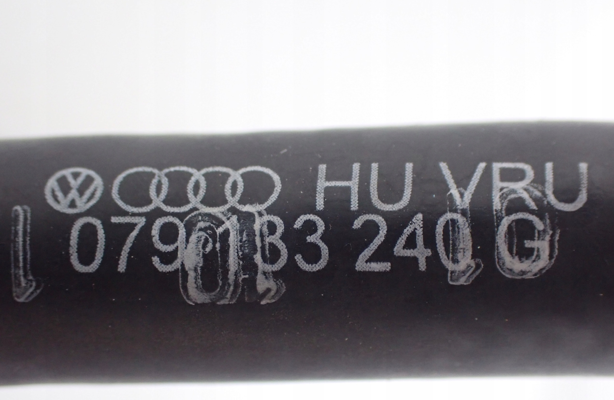079133240G патрубок вентиляционный Audi RS4 B8 8K