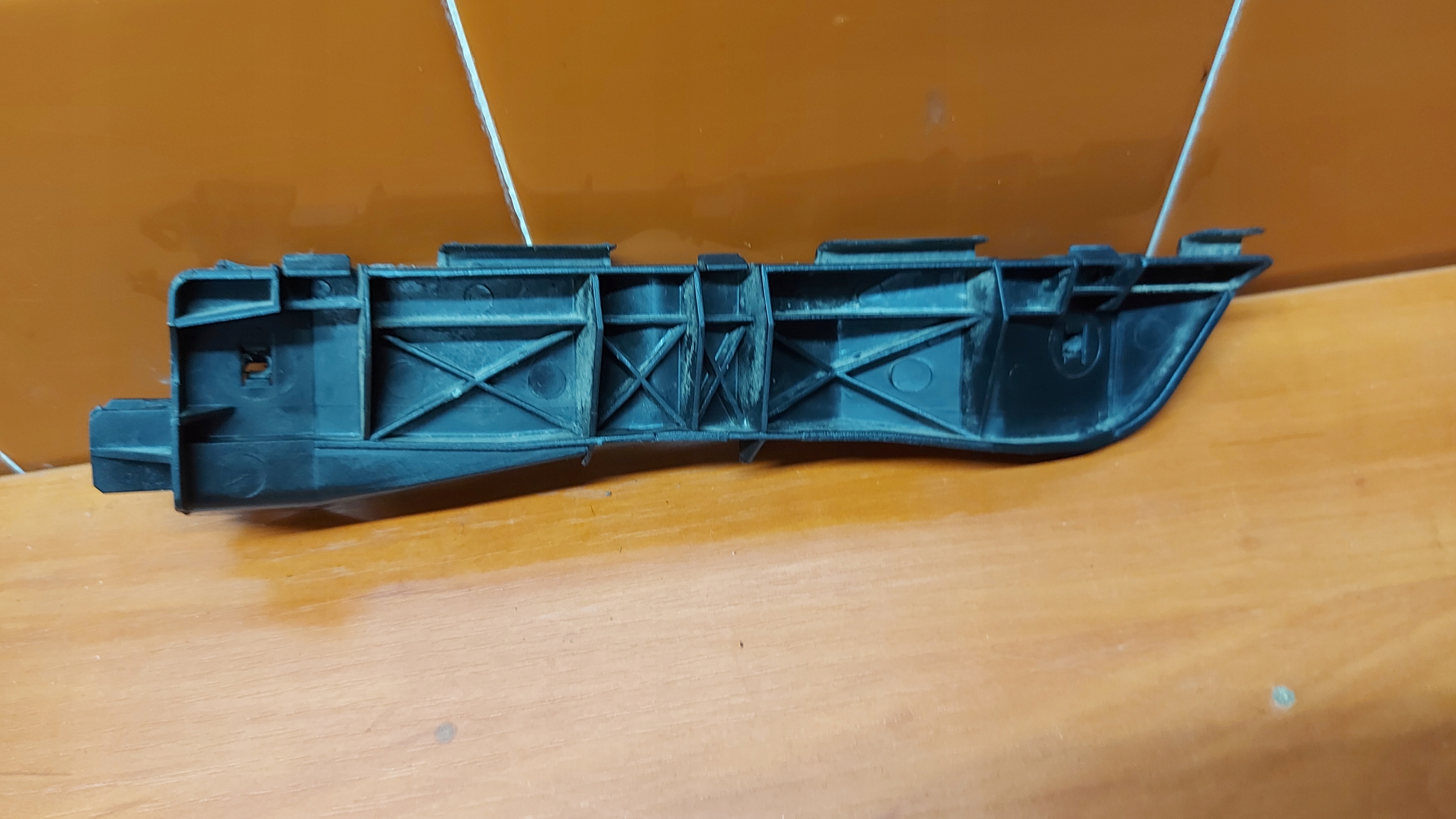 bumper bracket left front TOYOTA AVENSIS T25 03