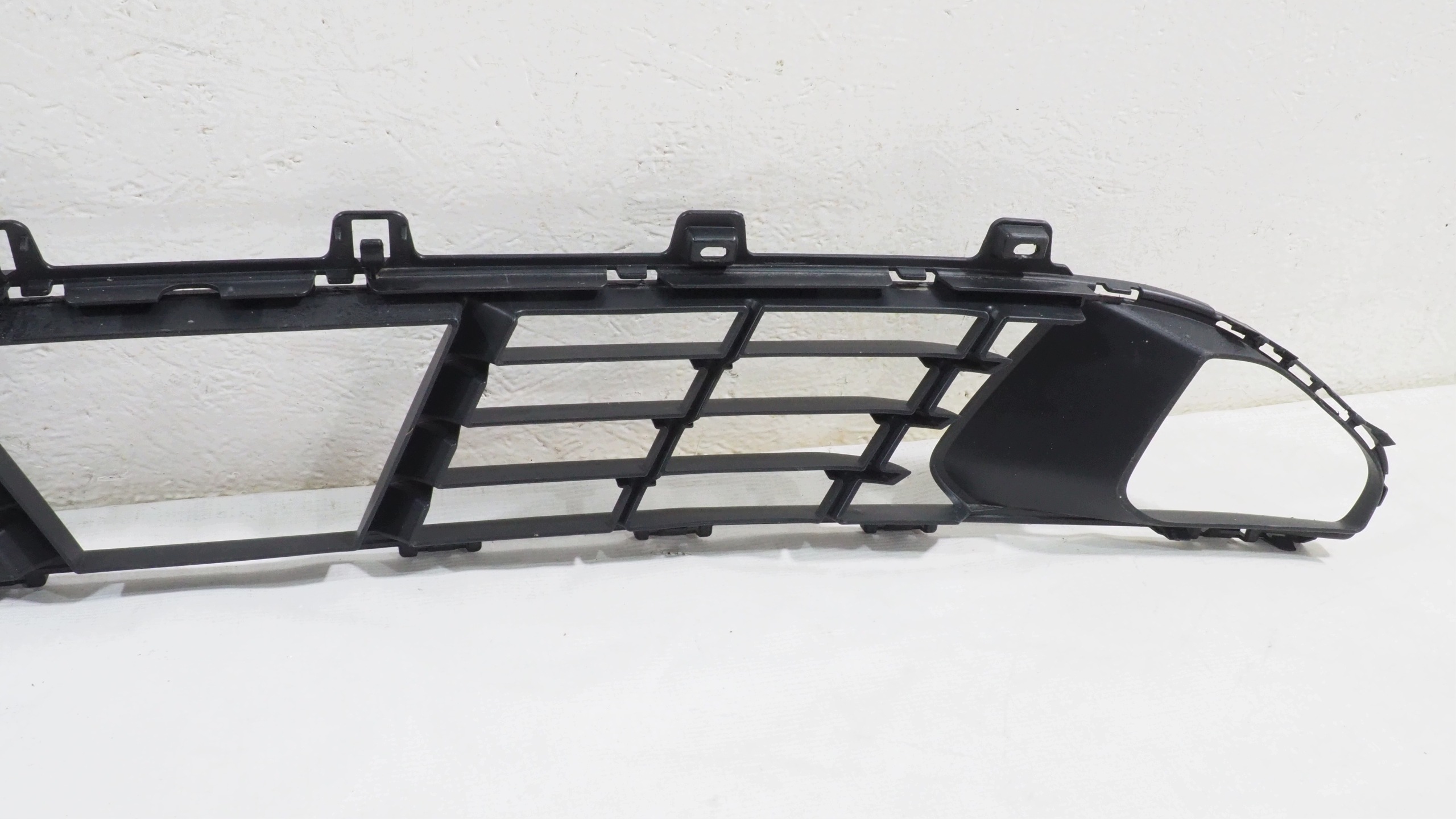 BMW 3 G20 central grid of a bumper front 7464199