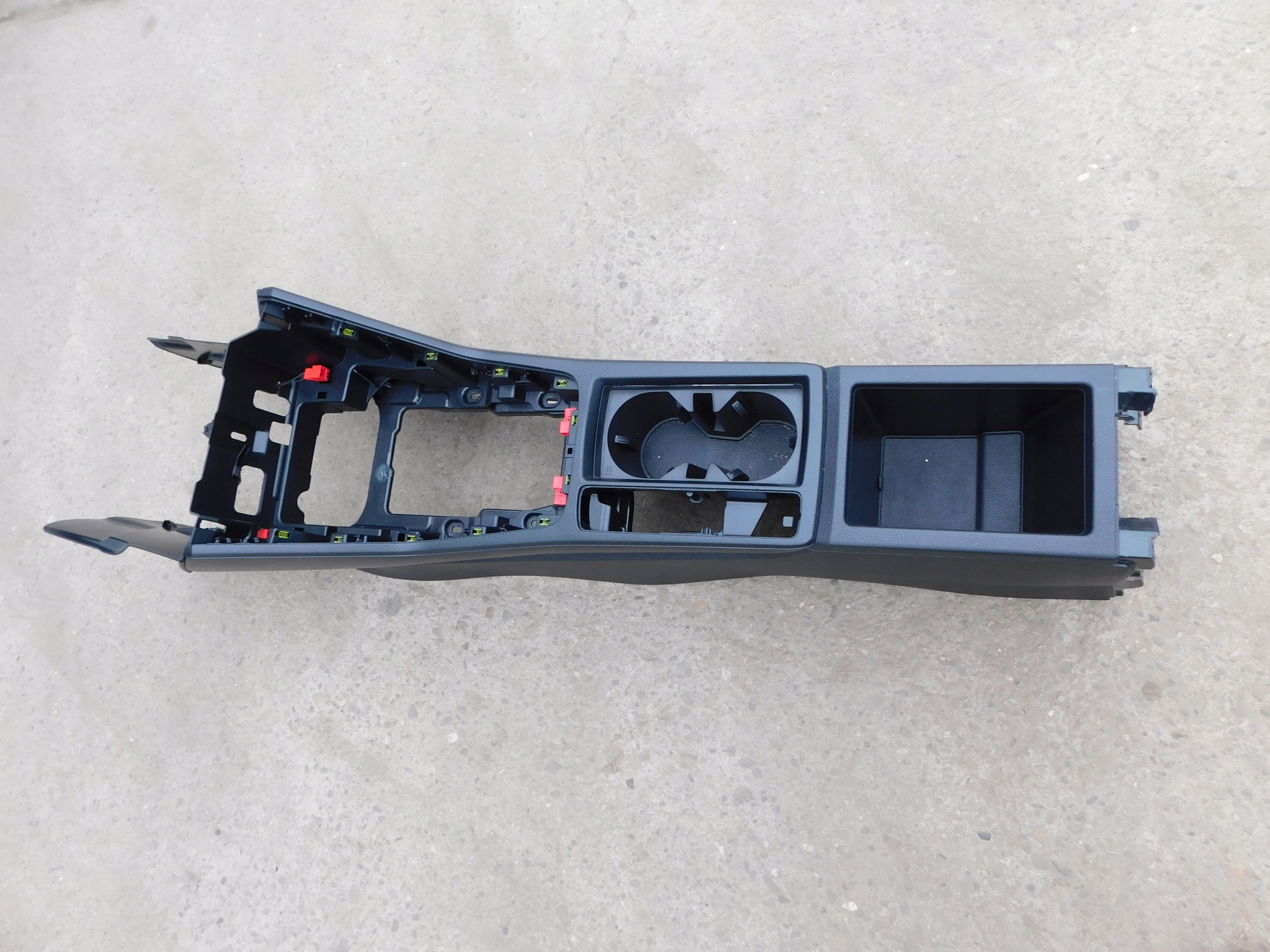 AUDI Q3 tunel mitte Europa Original OEM
