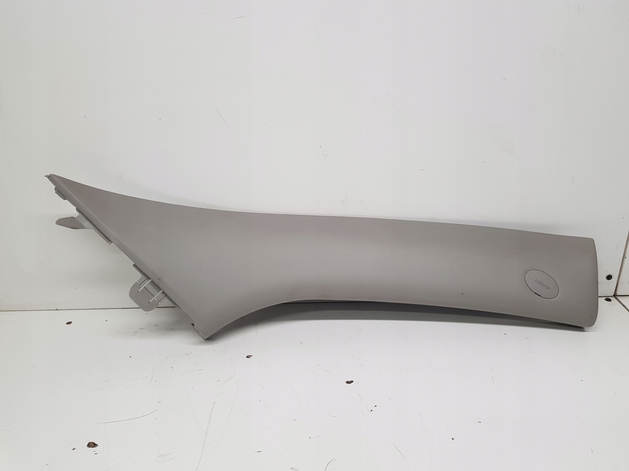 KIA SPORTAGE III OSŁONA SŁUPKA PRAWY PRZÓD