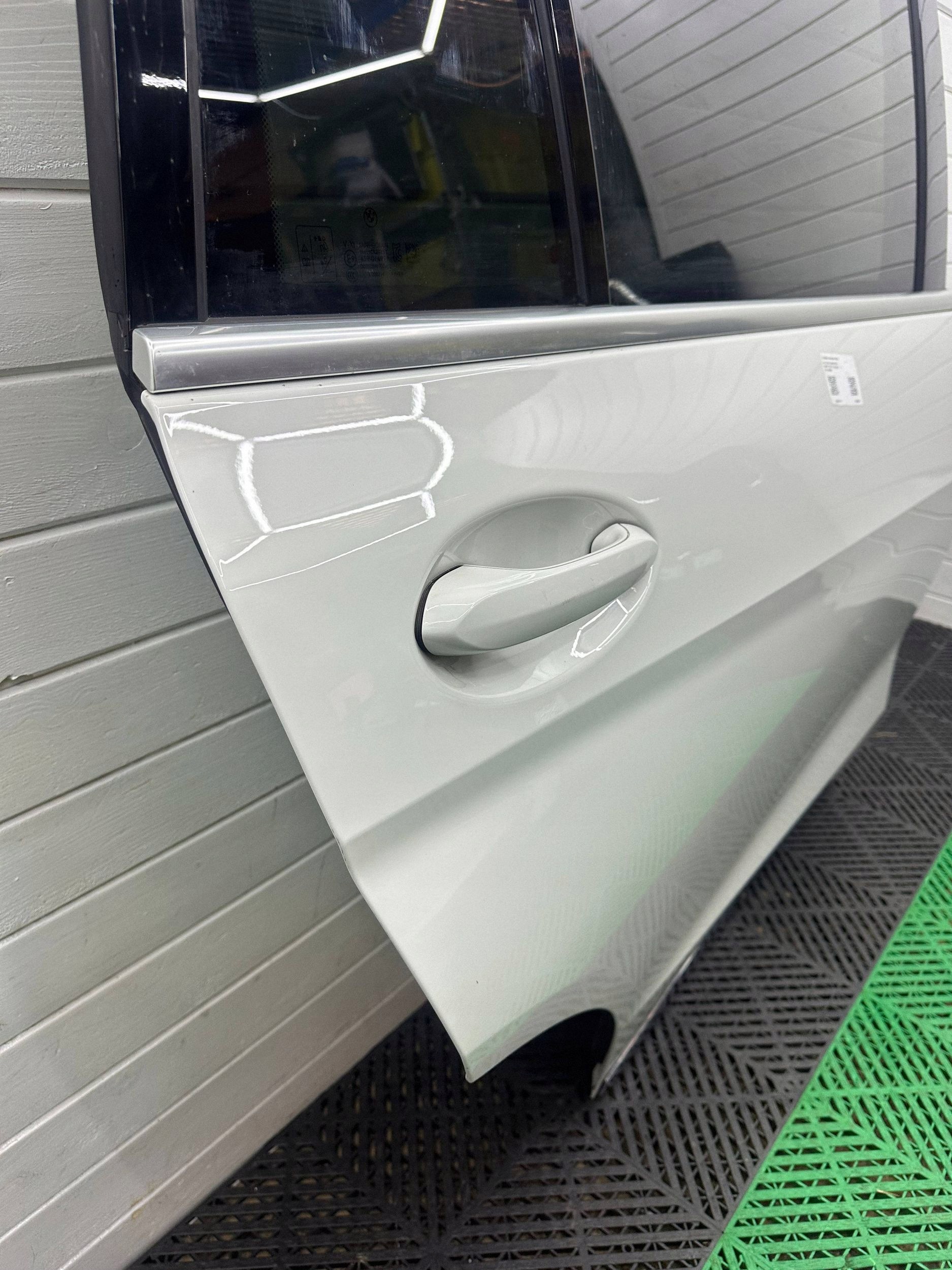 door rear. rear part side right BMW X7 G07 complete colour A300