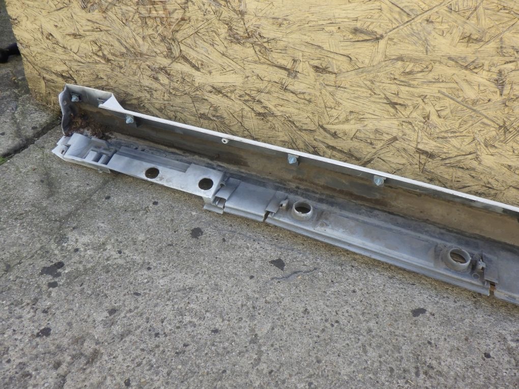 TOYOTA COROLLA E21 sedan 2018- moulding threshold threshold right