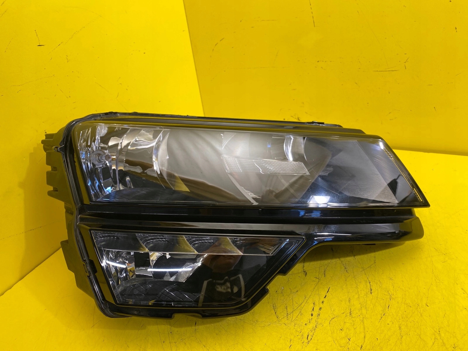 light right Skoda Karoq 17+ Full Led 57B941016A