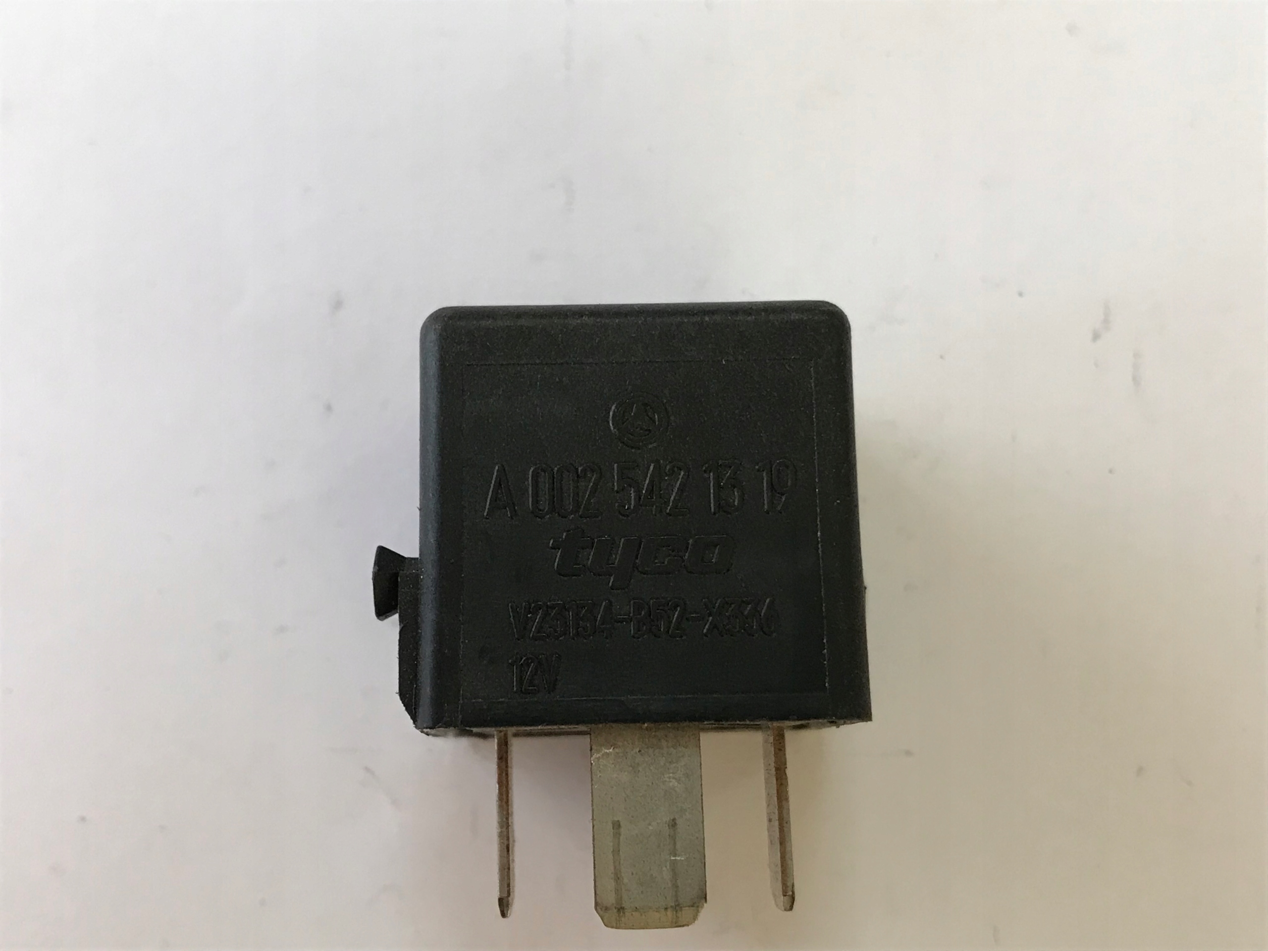 Przekaźnik Mercedes-Benz OE 0025421319 Numer katalogowy części A0025421319