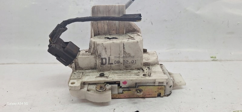 lock door FORD FOCUS and left front XS41A21813DE