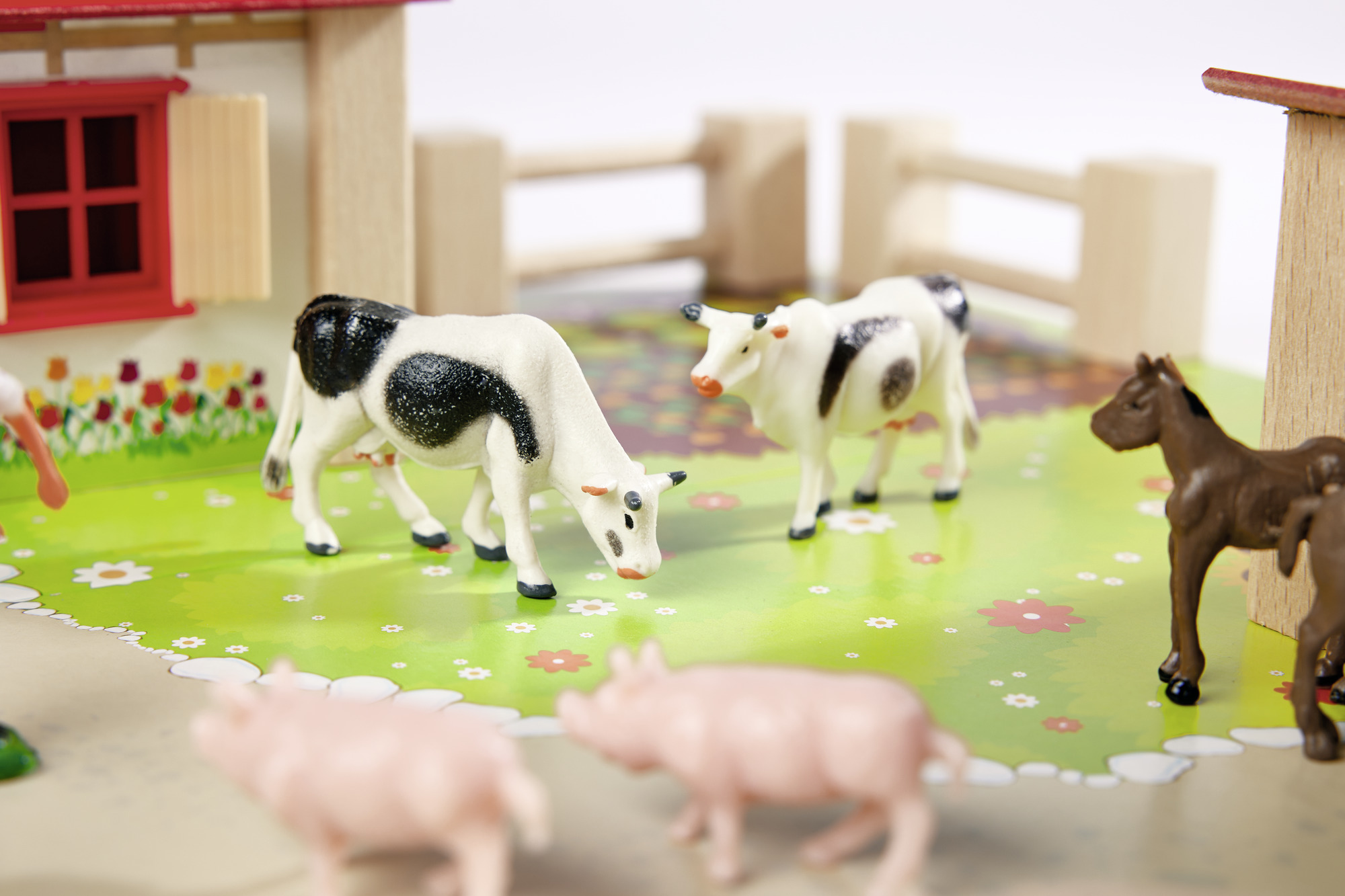 DUŻA DREWNIANA FARMA ZAGRODA STAJNIA Z BUDYNKAMI + 12 FIGUREK ZWIERZĄT Typ zestaw