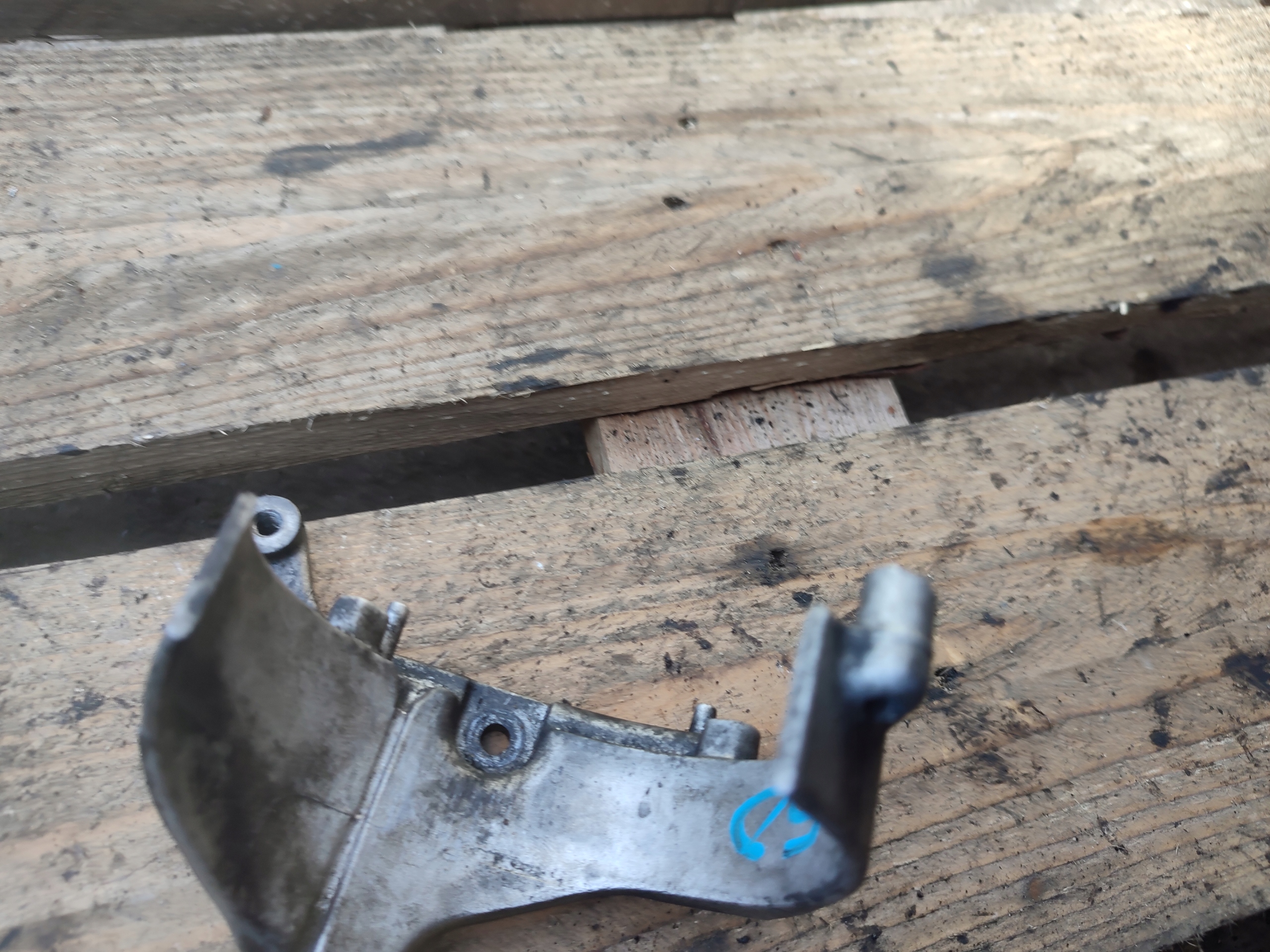 Support Demi axe volvo S40 II 1.6