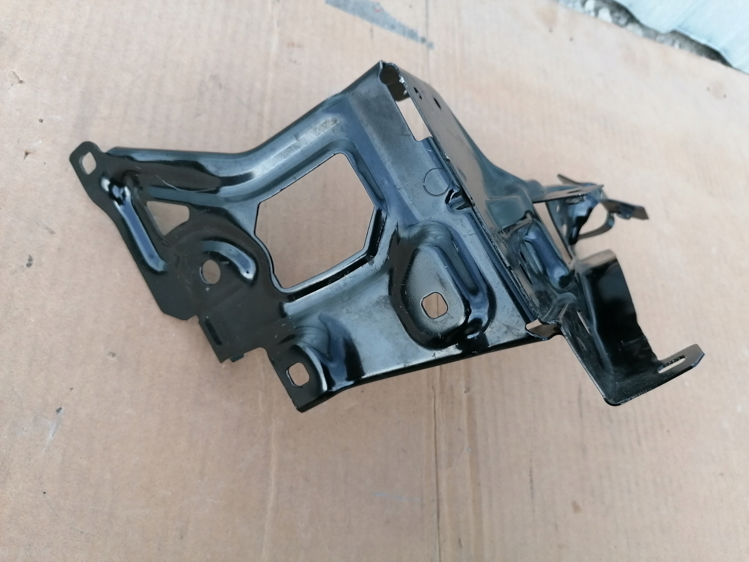 730253 - BMW F45 F46 кріплення лампи передня права