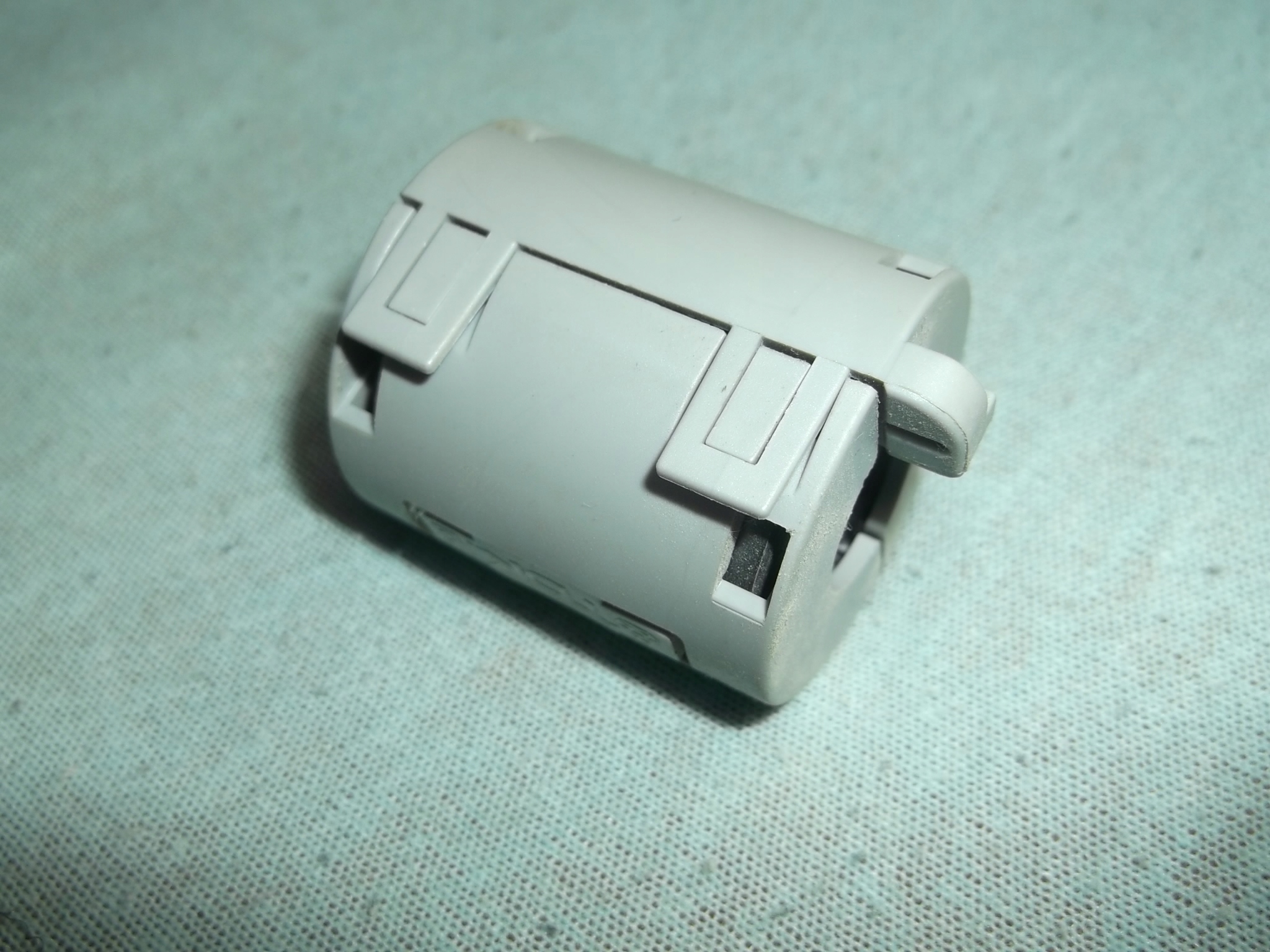 FILTR RDZEŃ FERRYTOWY NA KABEL ~~~12 mm - zamykany