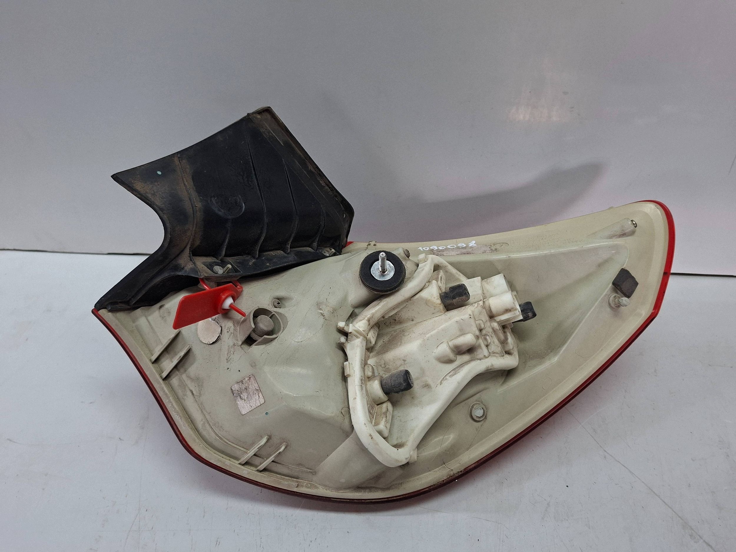 feu arrière gauche 1090098 OPEL ASTRA J HB 2009