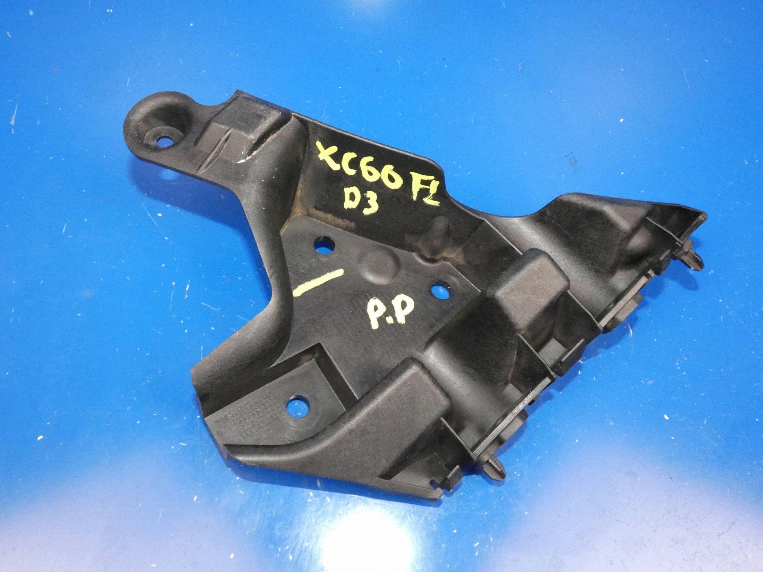 VOLVO XC60 e LIFT 13- Supporto staffa Paraurti Destra Anteriore